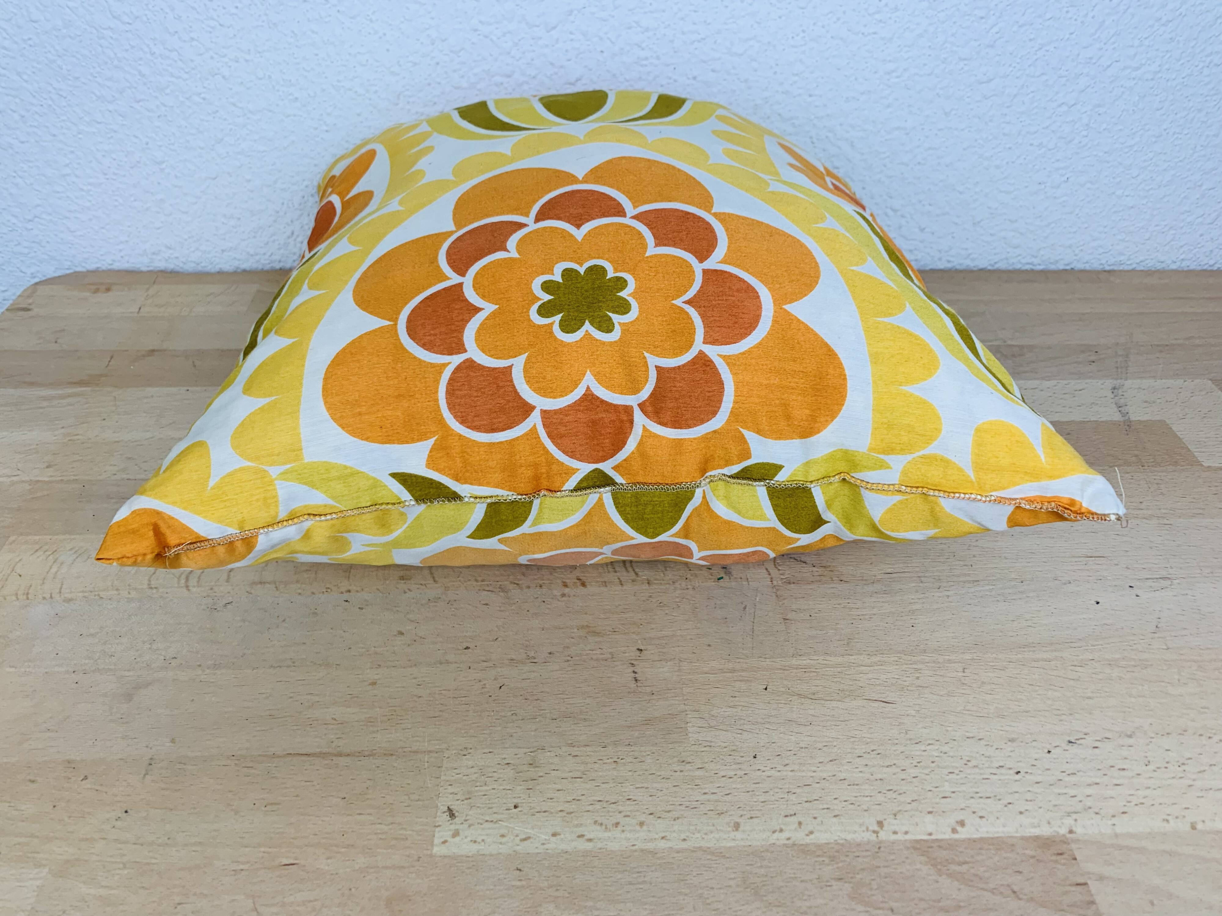 Vintage 70s flower cushion 37 x 37 cm