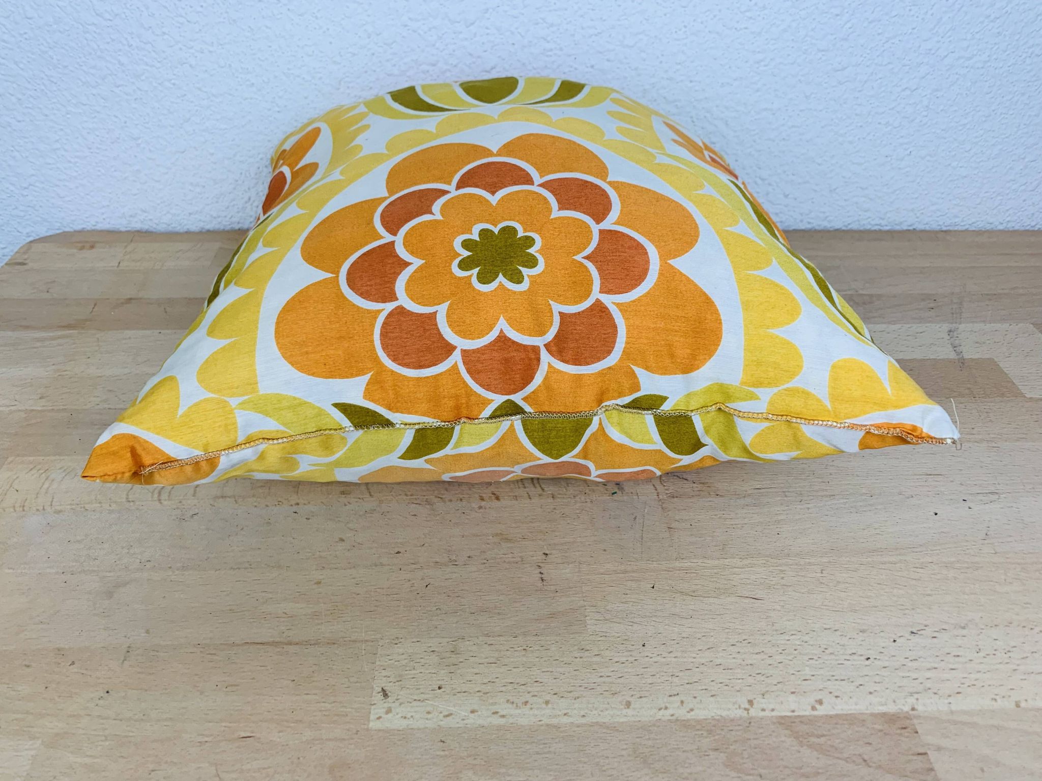 Vintage 70s flower cushion 37 x 37 cm