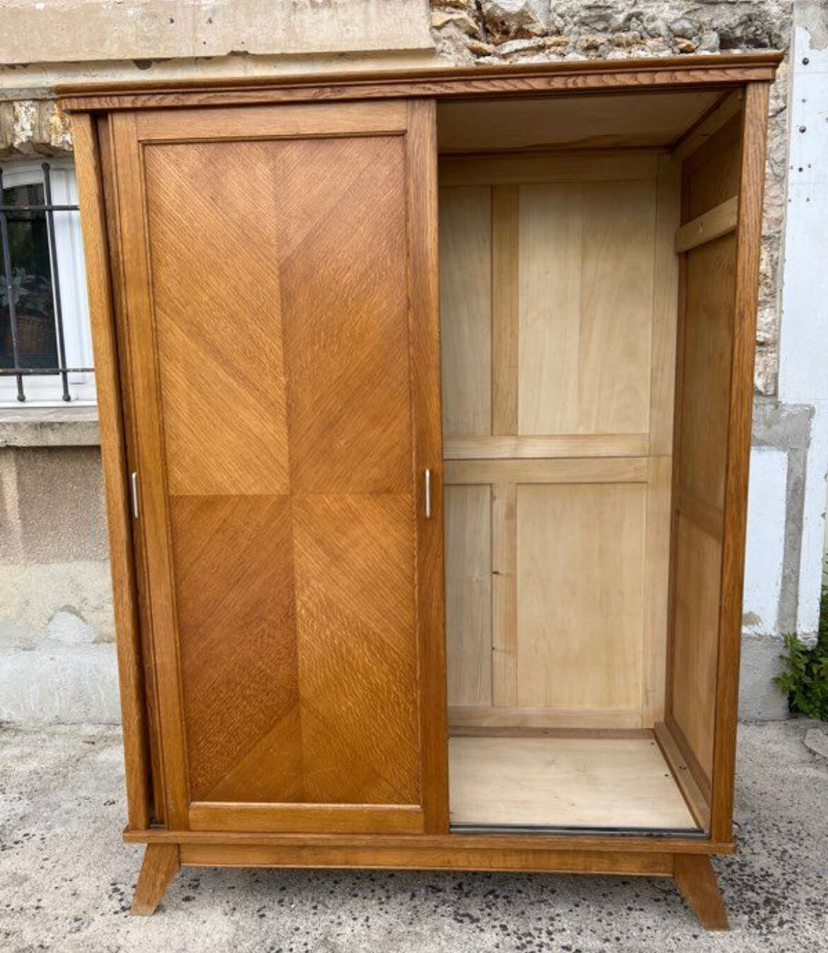 Cabinet 2 doors feet compass