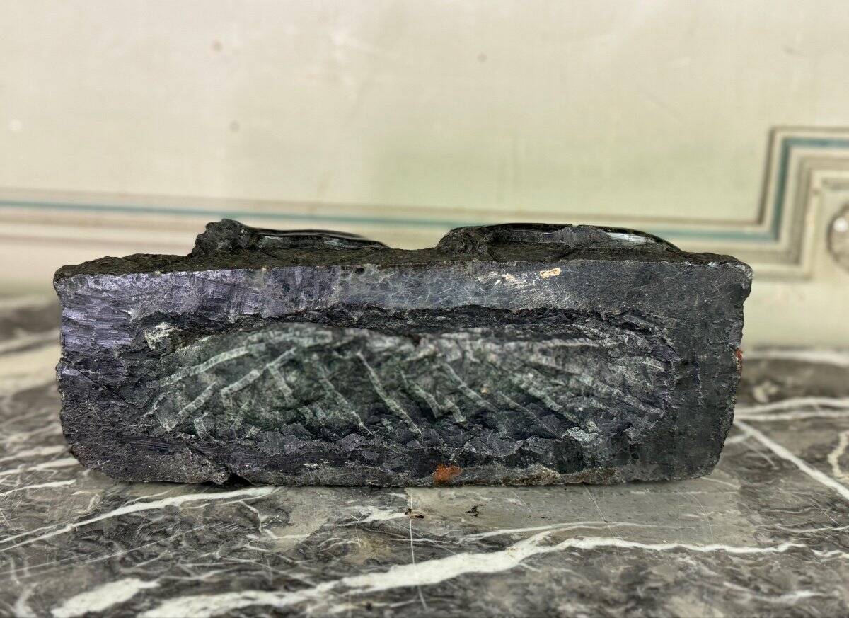 Green serpentine marble sculpture, the Lion of Lucerne after Bertel Thorvaldsen around 1880.