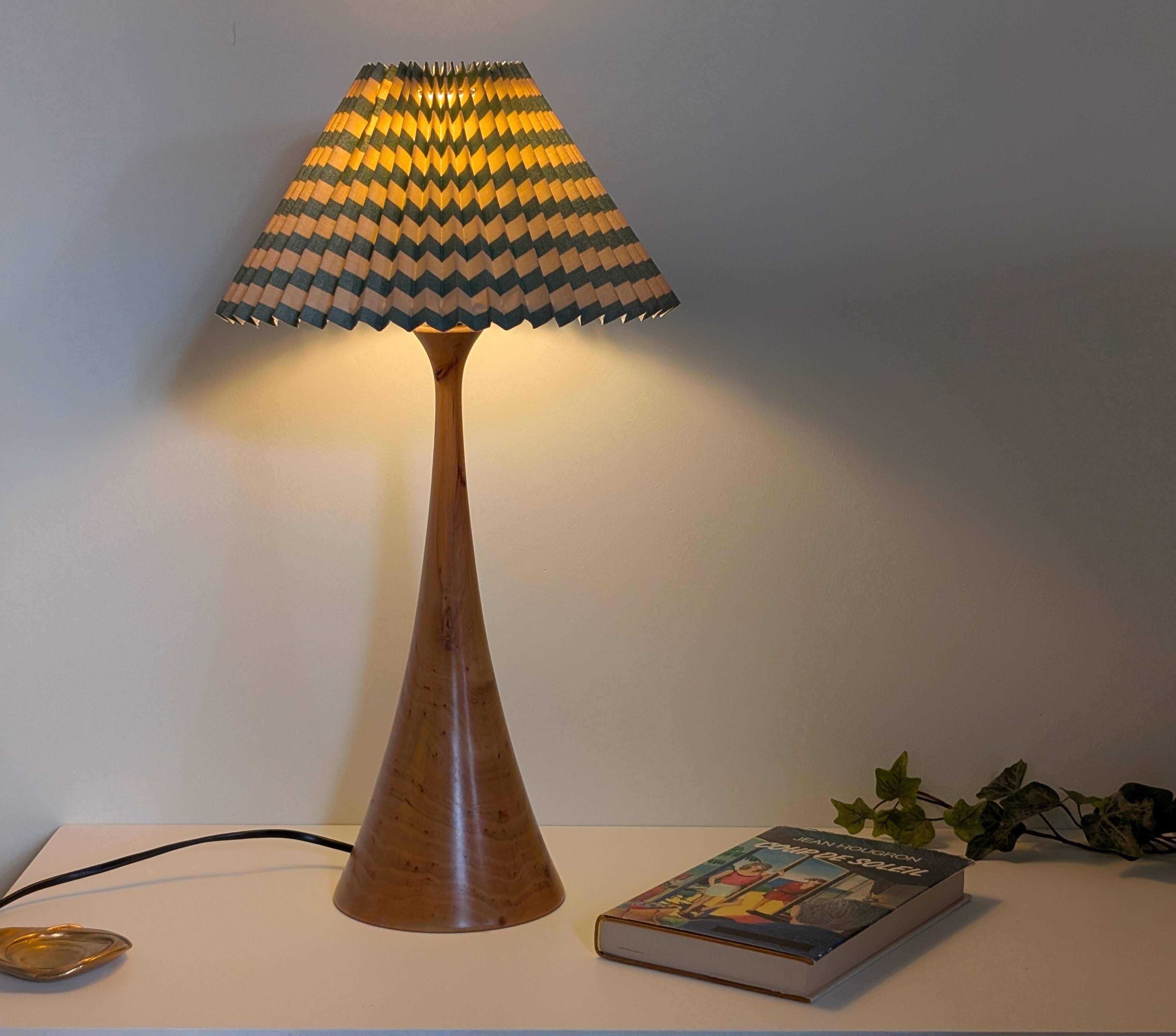 Lampe en bois tourné