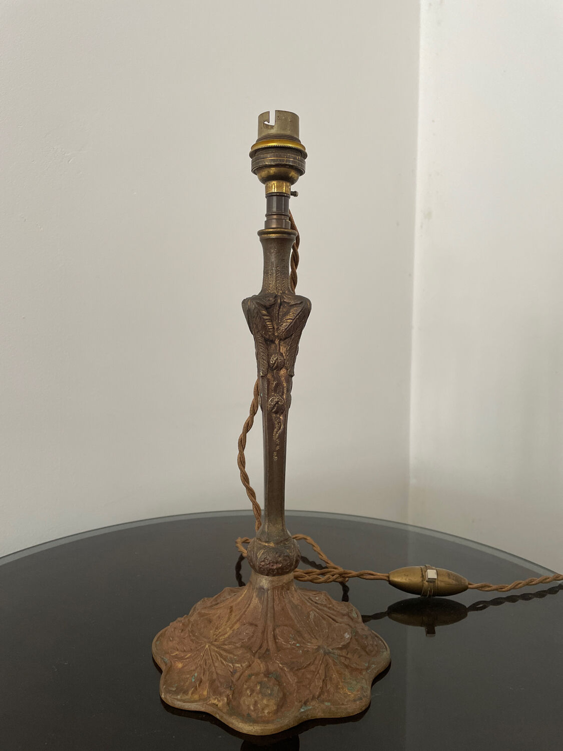 Art Nouveau lamp 1900 in bronze.