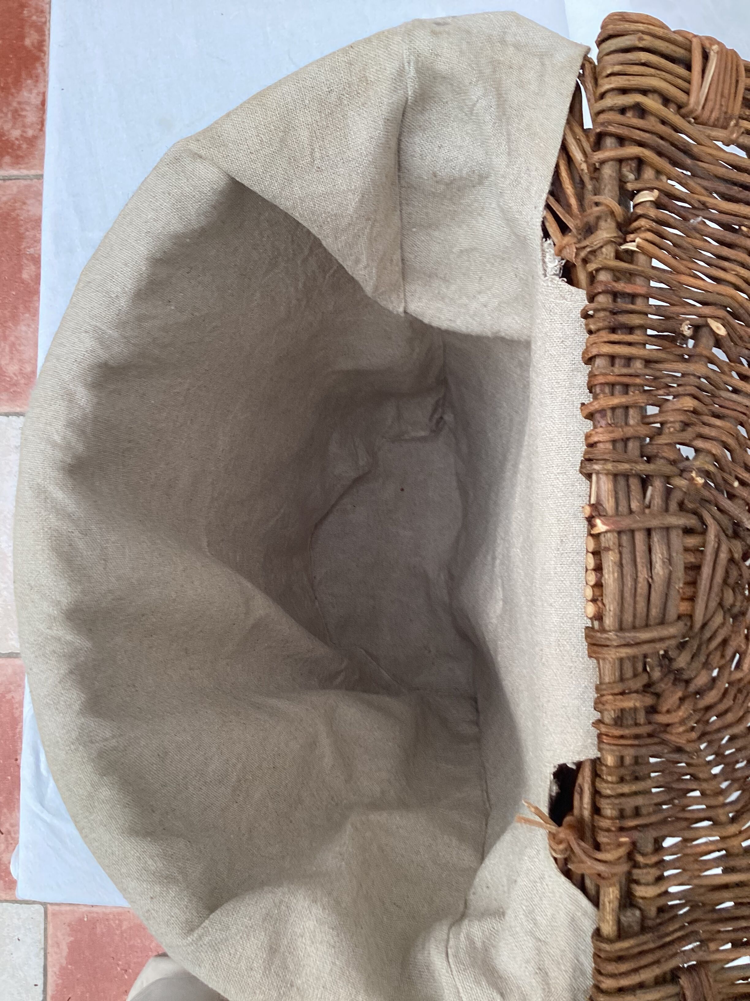 Vintage wicker laundry basket dimension: height -48cm- width -36cm- depth -23cm-