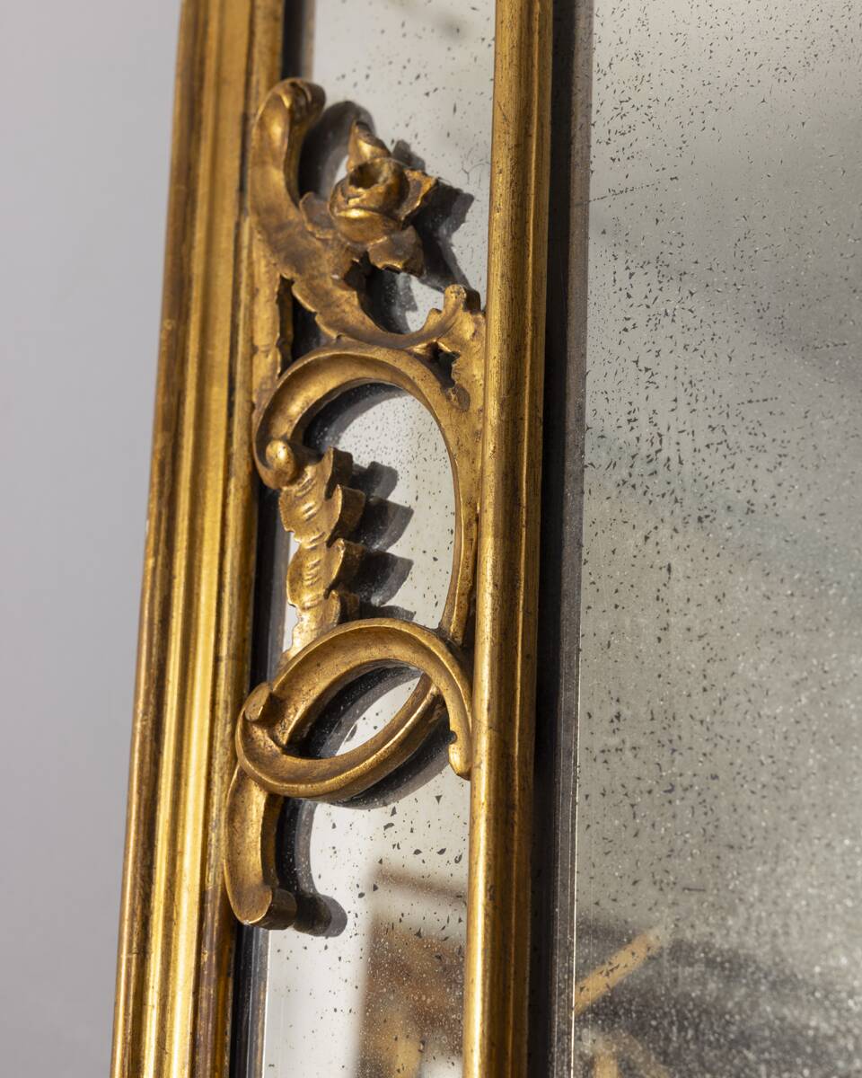 Antique classic console in wood decorated with mirror from the late 19th