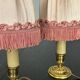 Paire de lampes de chevet  style Louis XVI – Soie rose & laiton- 1950