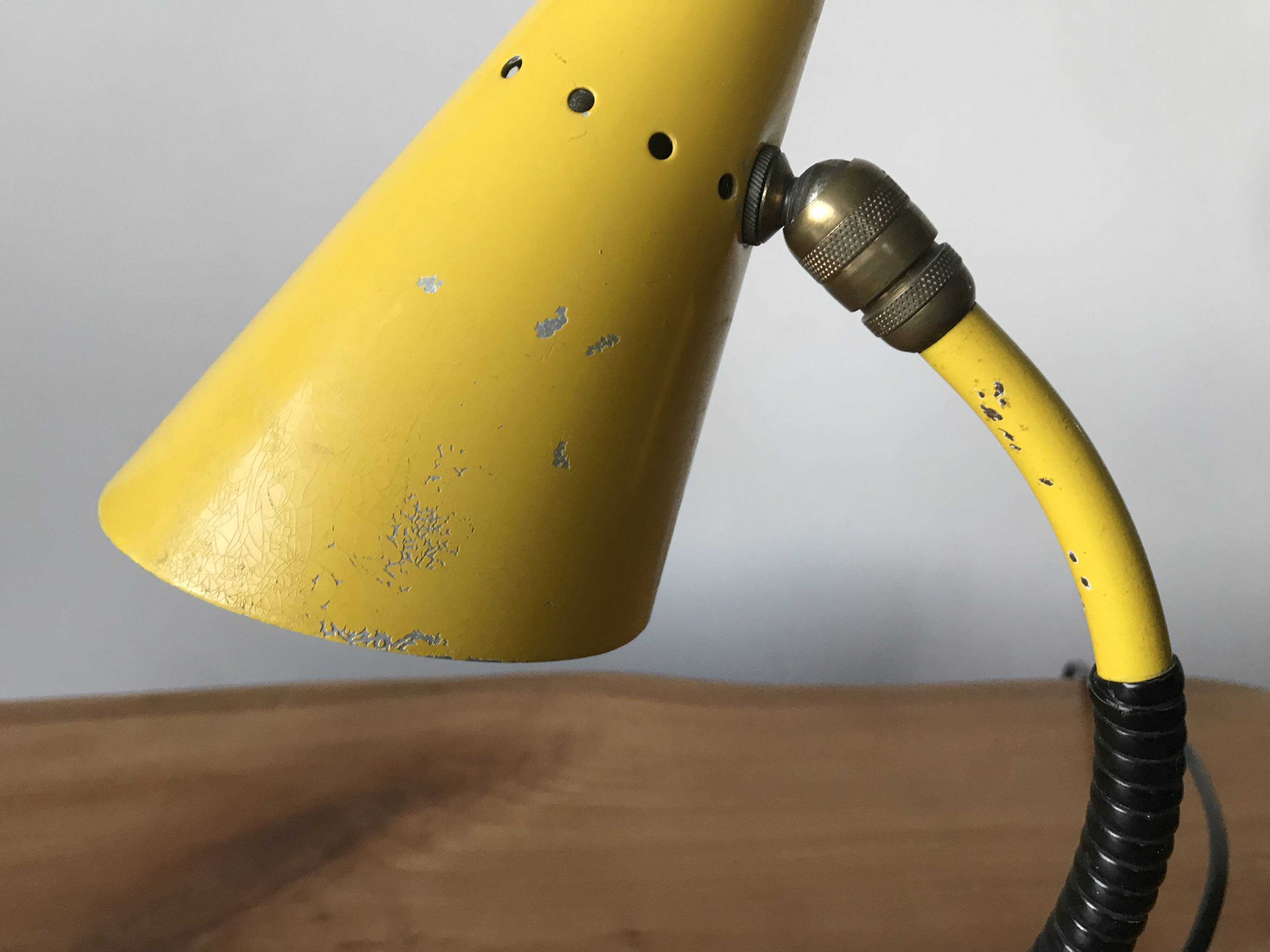 Paire de lampes de chevets jaunes années 50.