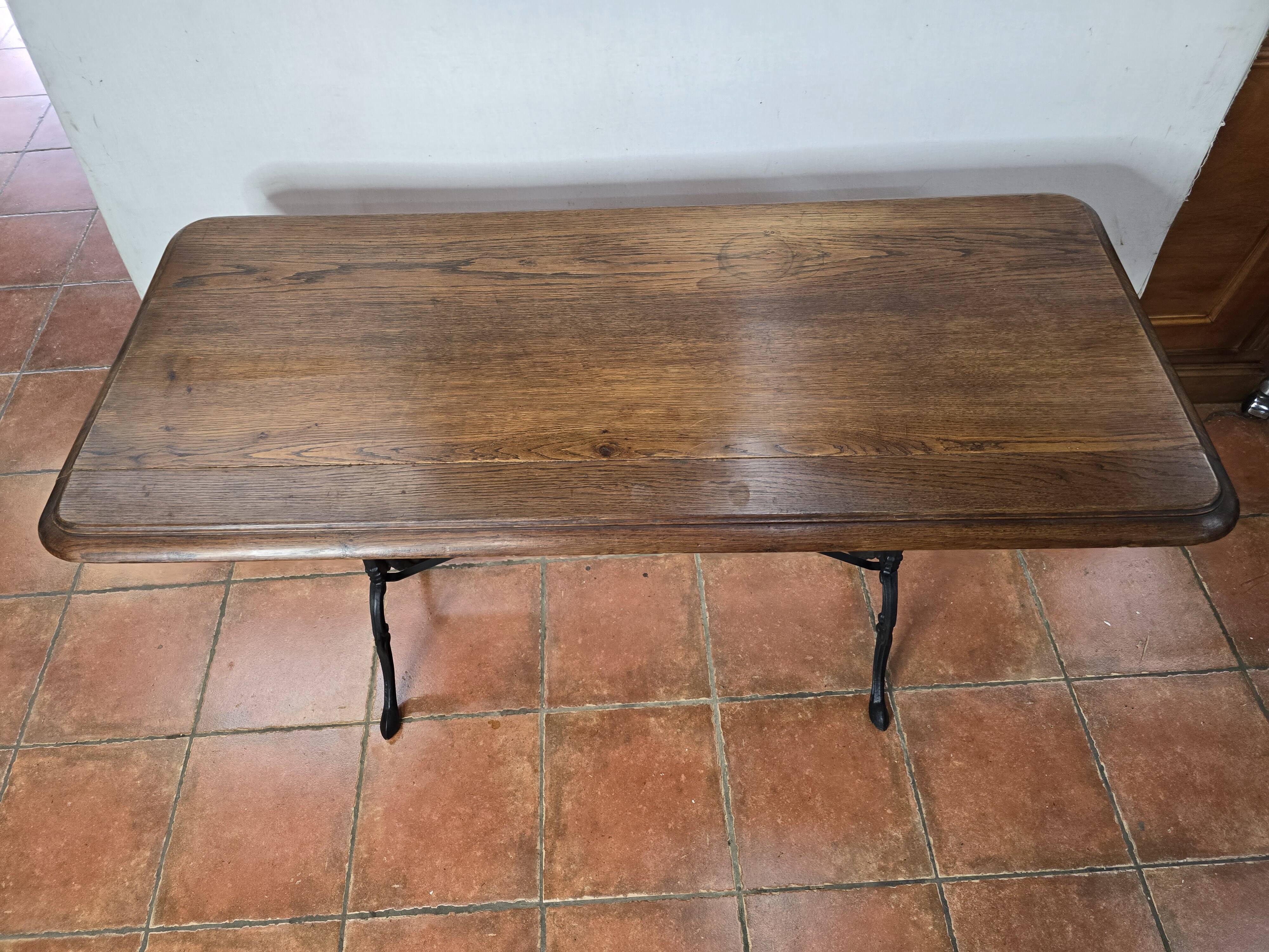 Old oak bistro table, 125cm long.
