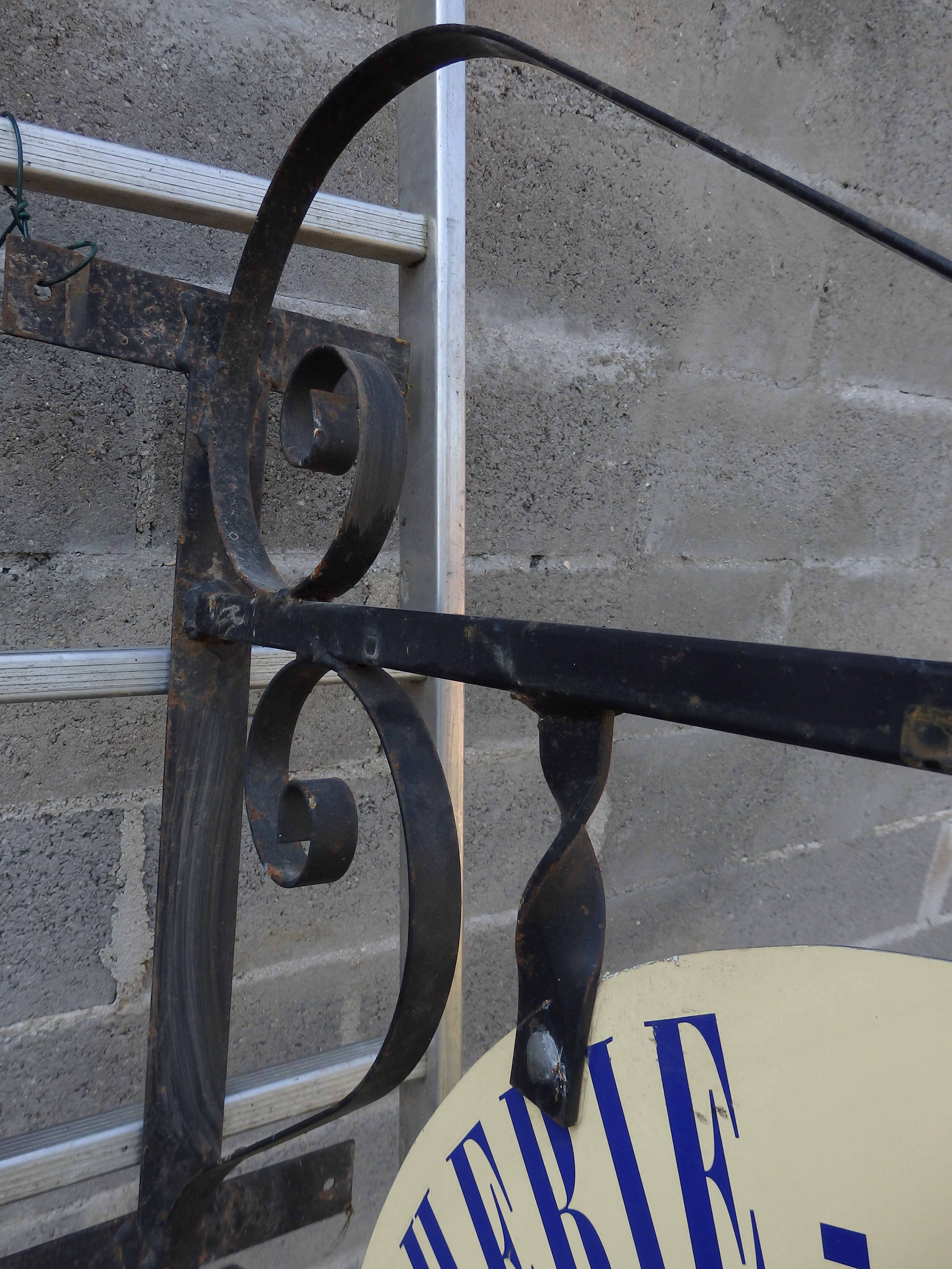 Ancienne enseigne boucherie charcuterie fer forgé