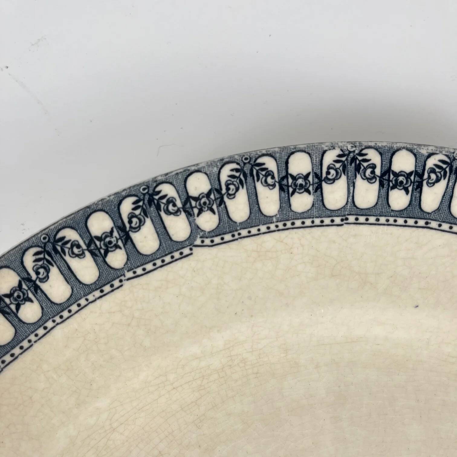 Round plate made of iron earth from Salins, late 19th century - early 20th century.