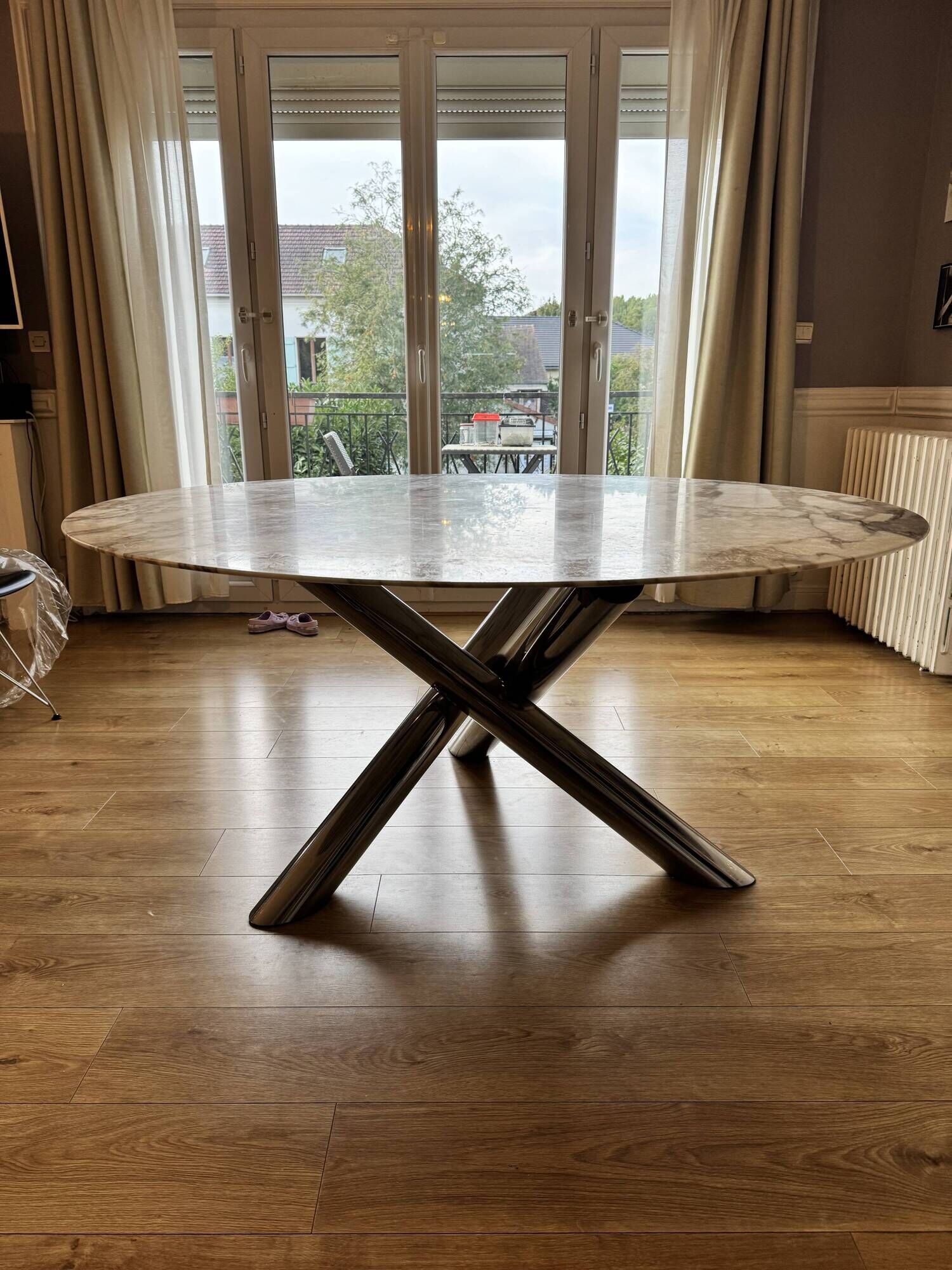 Minotti Van Dyck dining table — Calacatta marble — Ø150cm