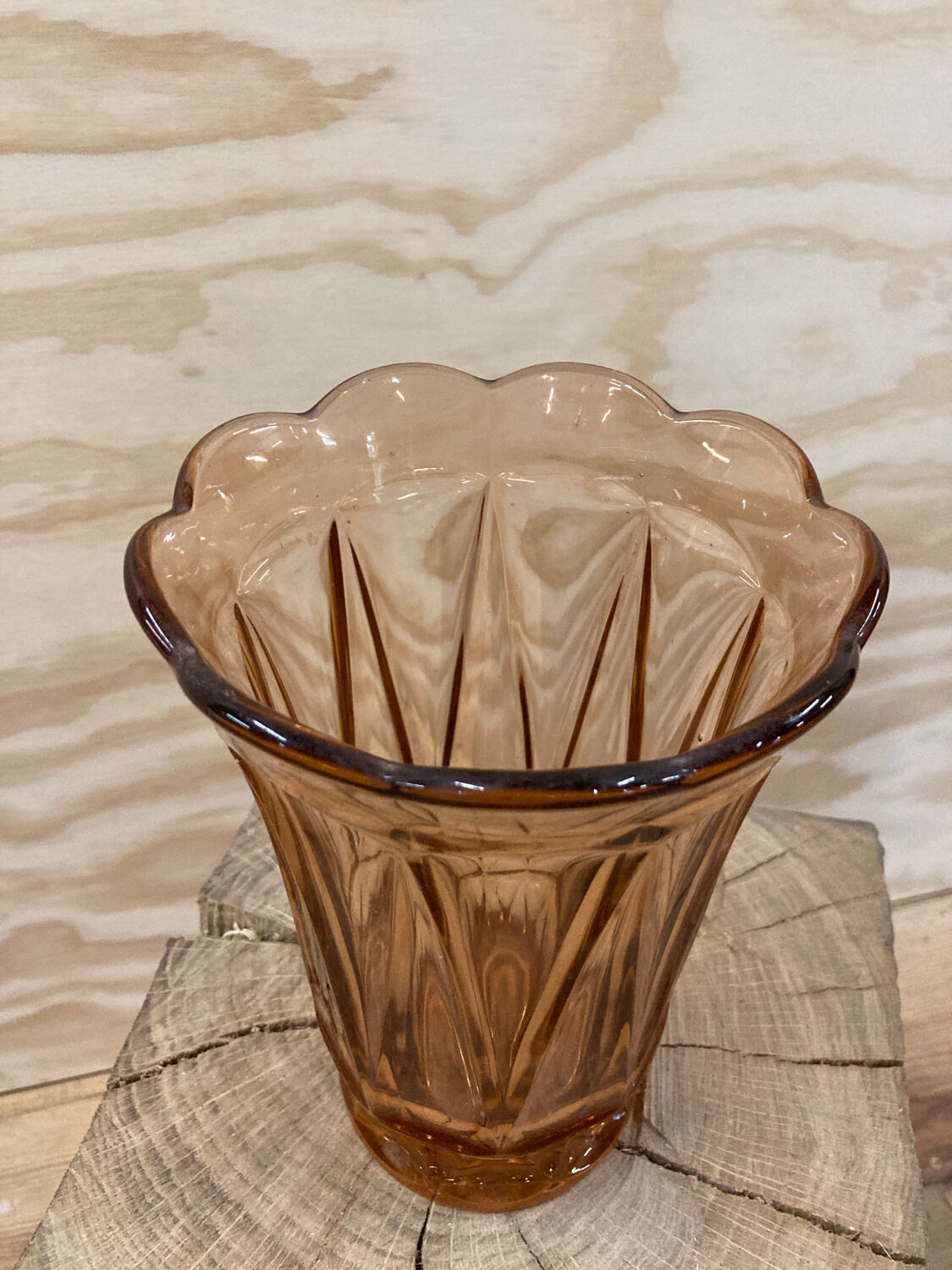 Vase tulipe rose 1950 en verre soufflé