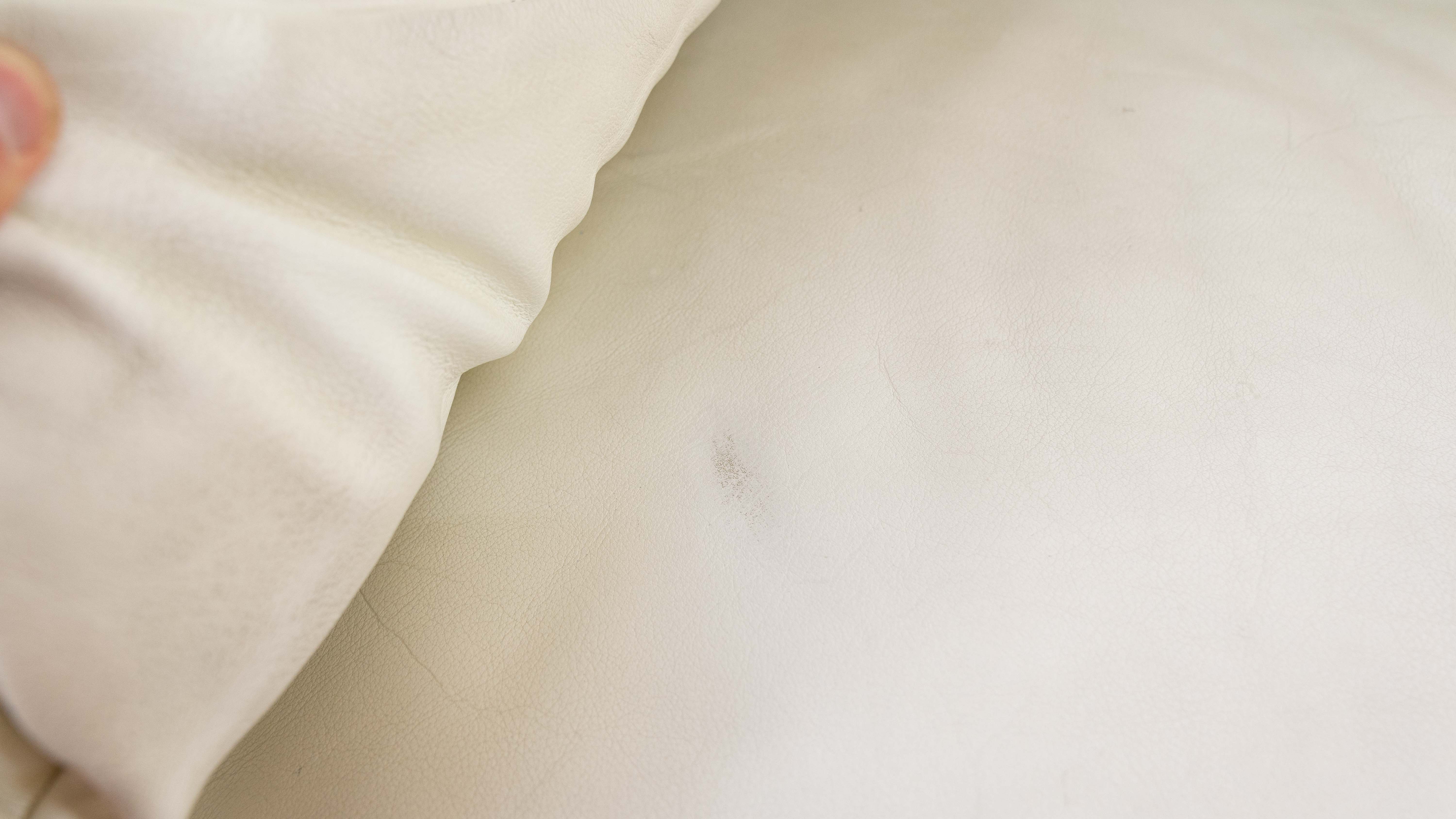 Maralunga 2-seater sofa in white leather by Vico Magistretti for Cassina