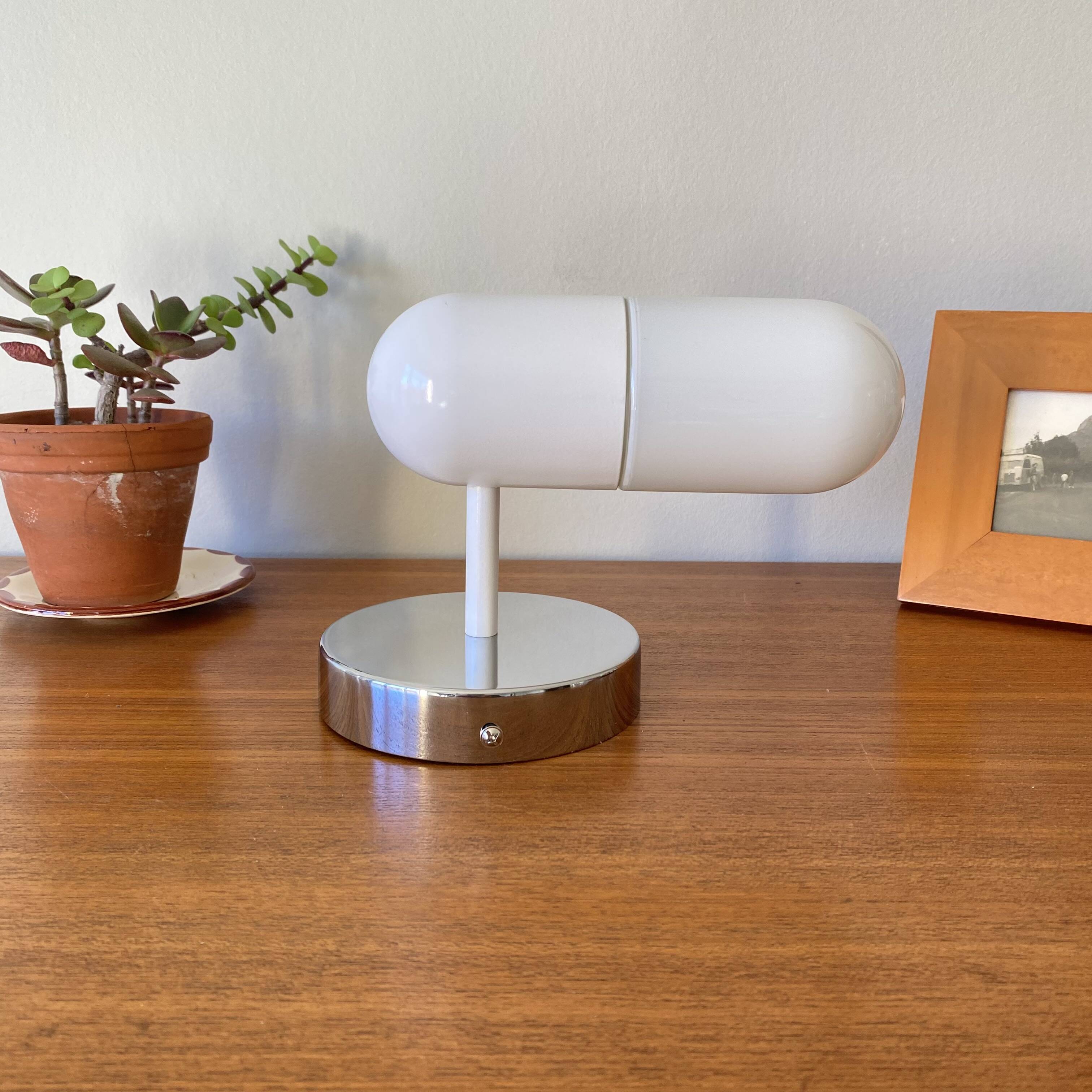 Applique murale verre blanc tubulaire et inox années 80