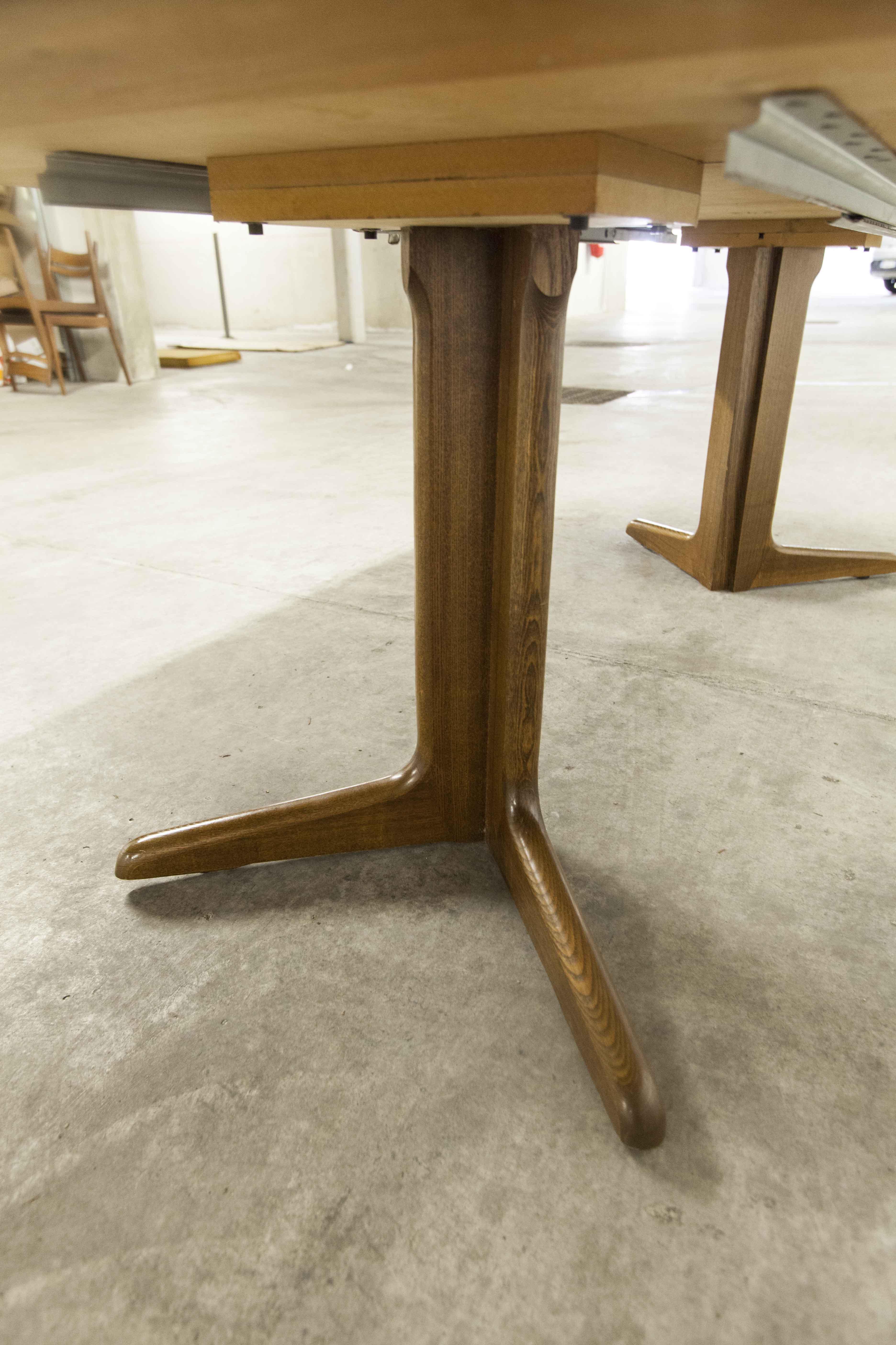 Roundtable 80's 2 solid wood extensions