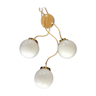 Three-light cascade suspension, vintage globes in white opaline