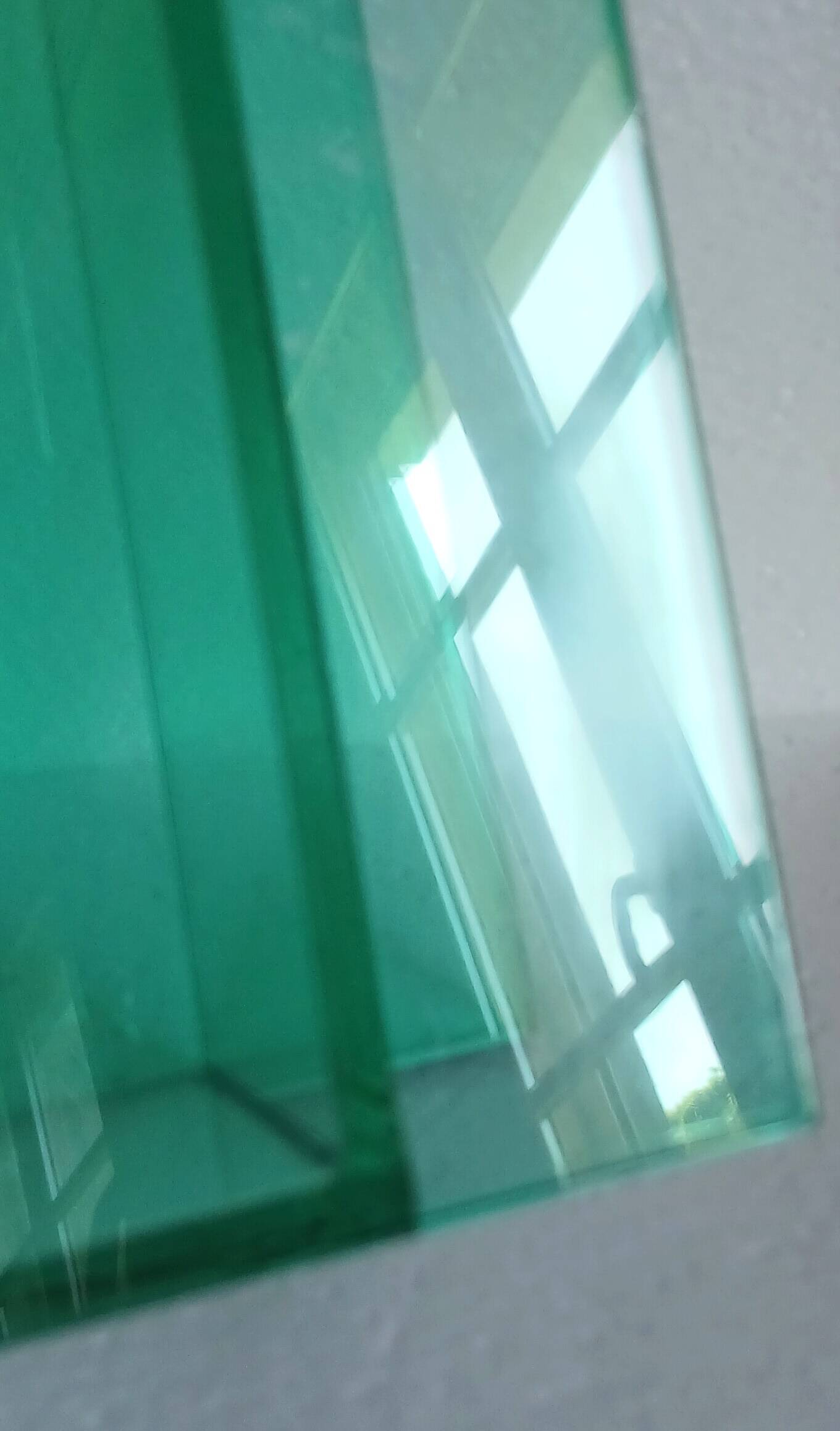 Vase en verre teinté Memphis school