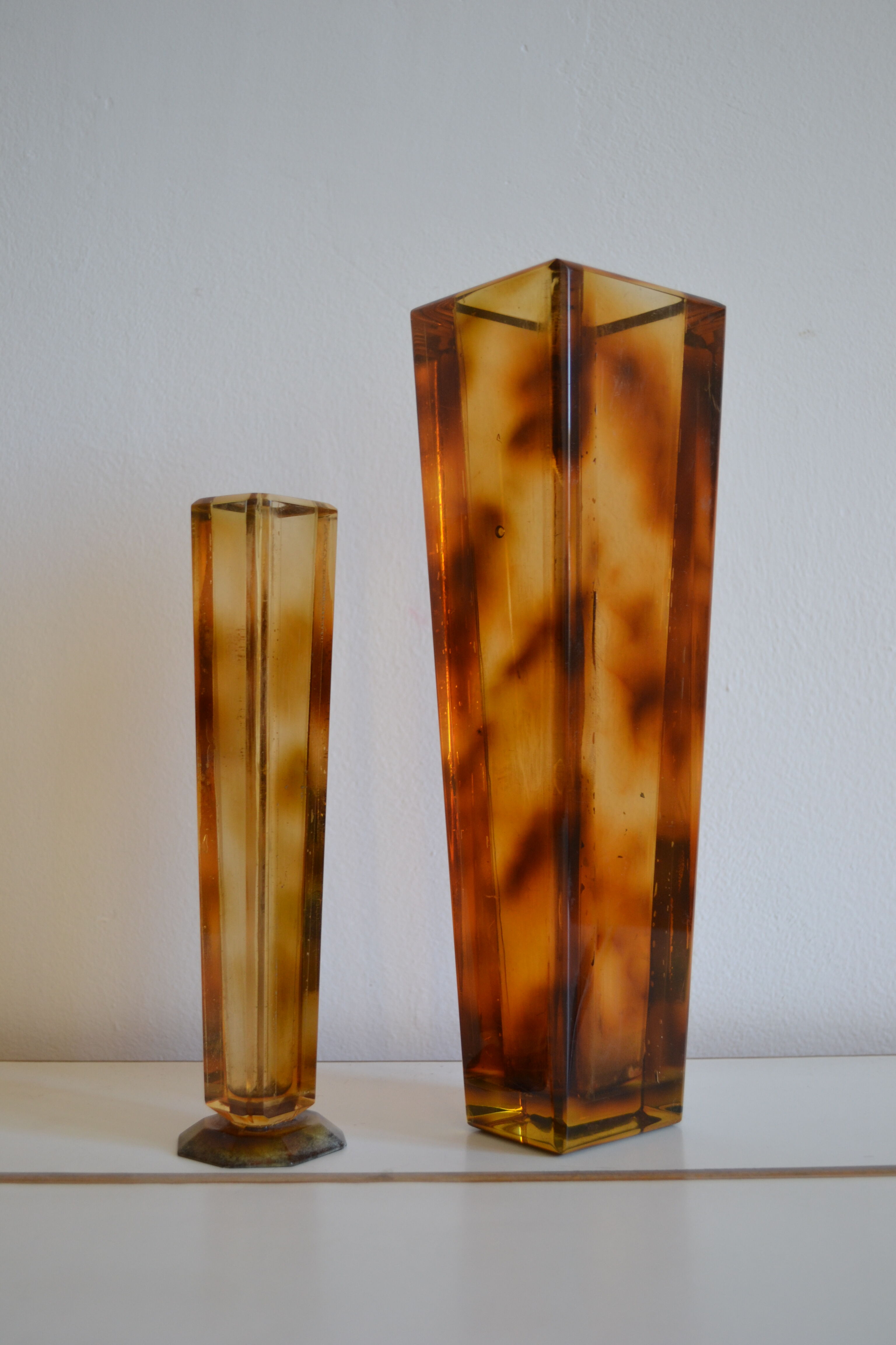 Lot de 2 vases vintage 80's plexiglas ecaille de tortue