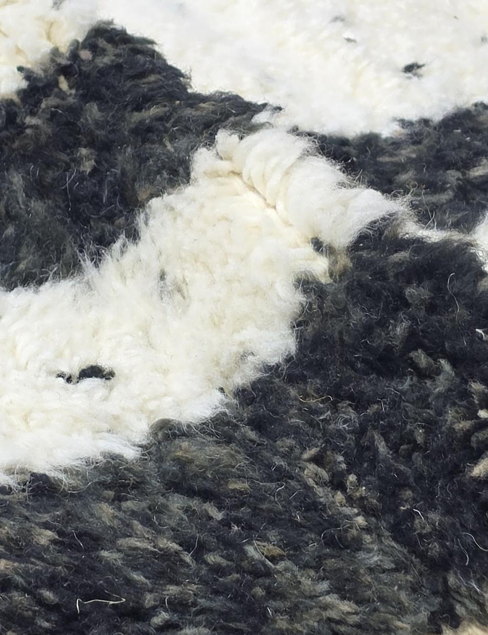 Contemporary Moroccan Rug - 284 x 222 cm