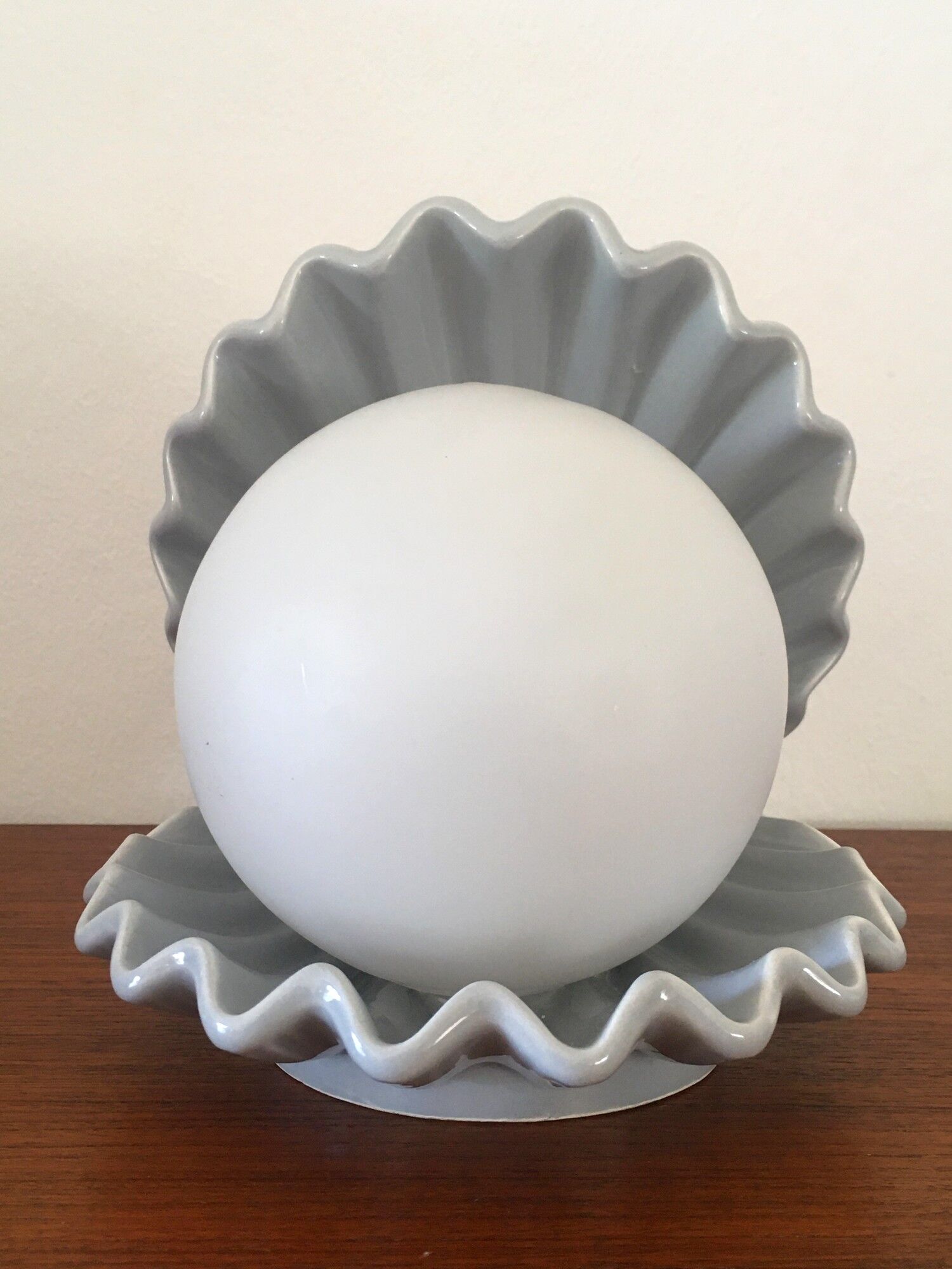 Vintage ceramic shell lamp
