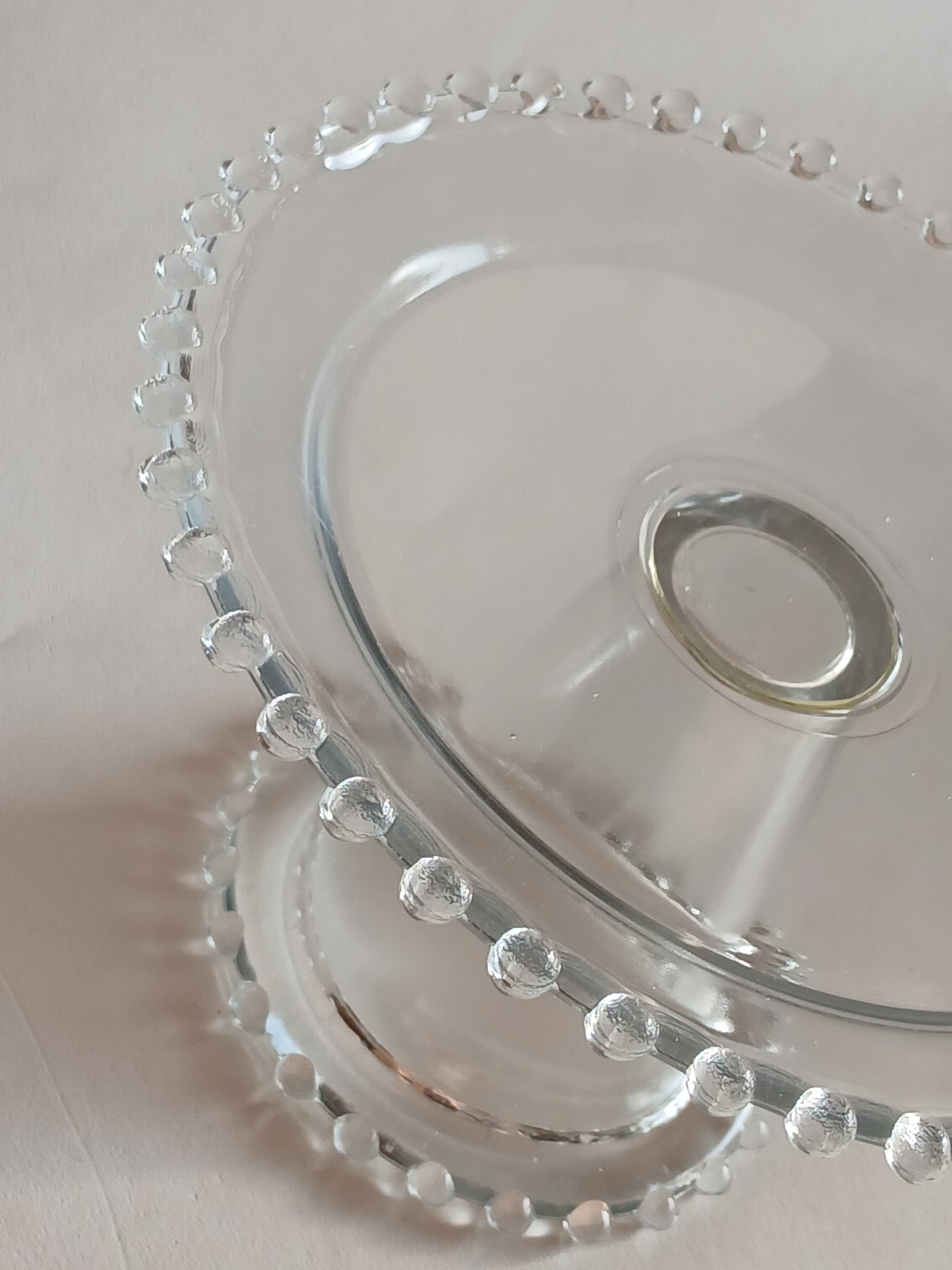 Glass cake dish