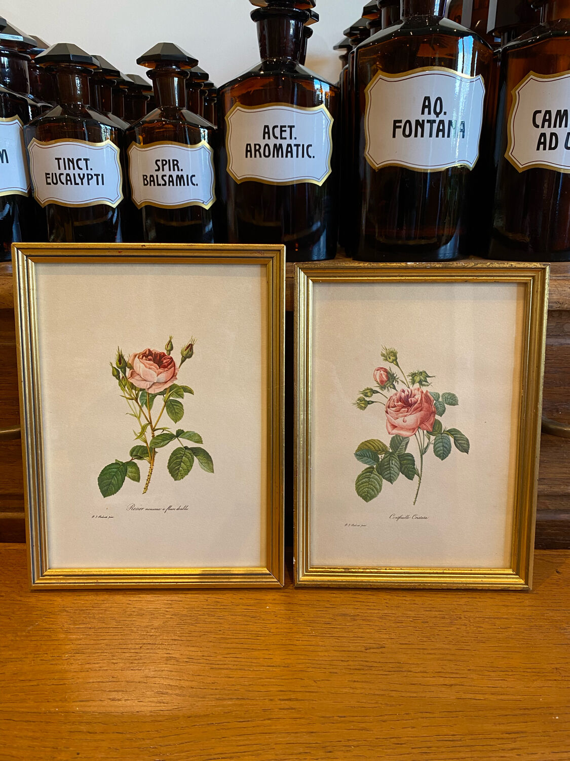 Set of decorative frames