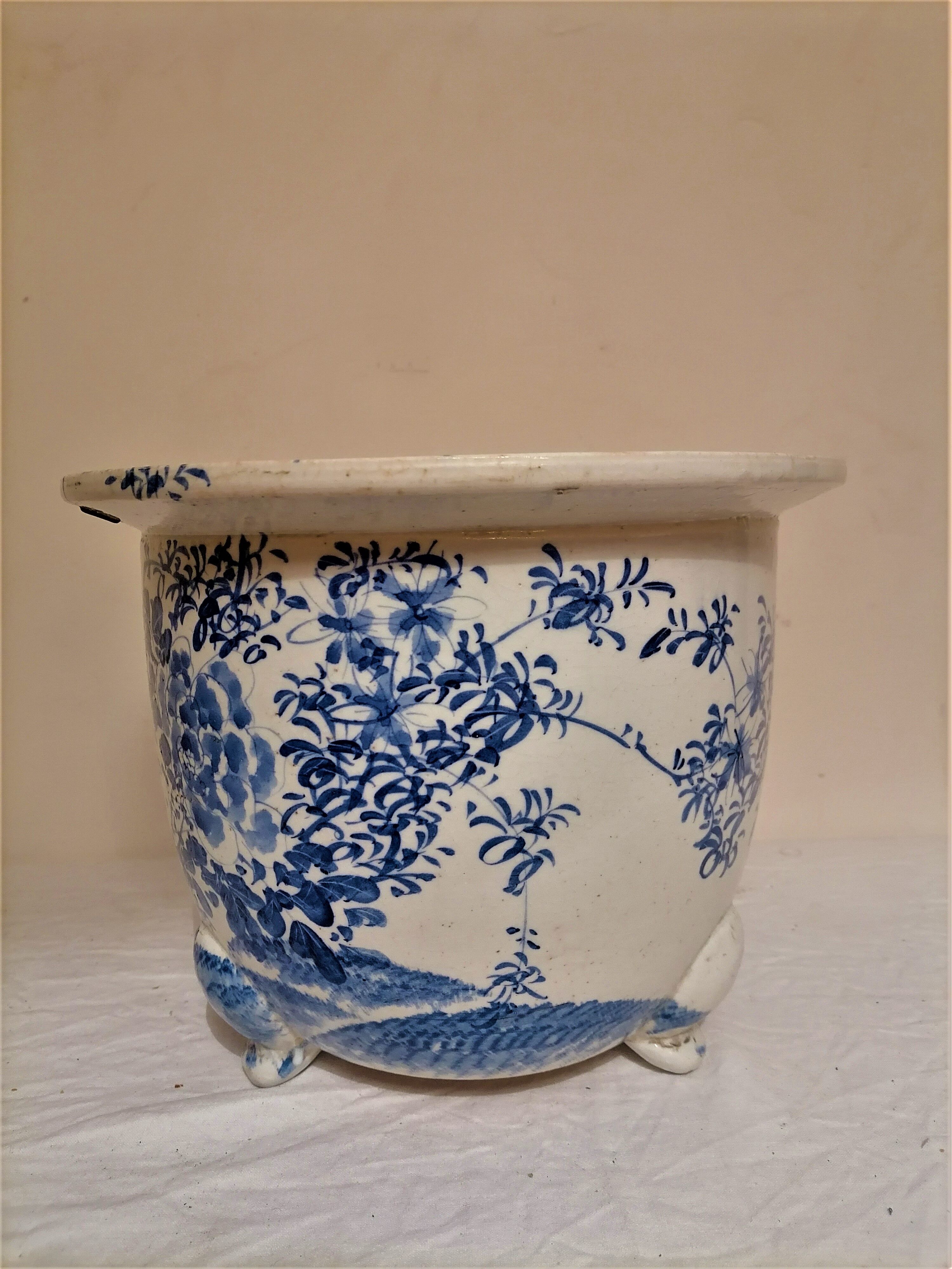 Important blue white porcelain pot cover. Japan. Meiji period (1868 - 1912)