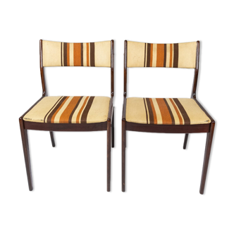 Pair of chairs in dark wood upholstered with light striped fabric of danish design