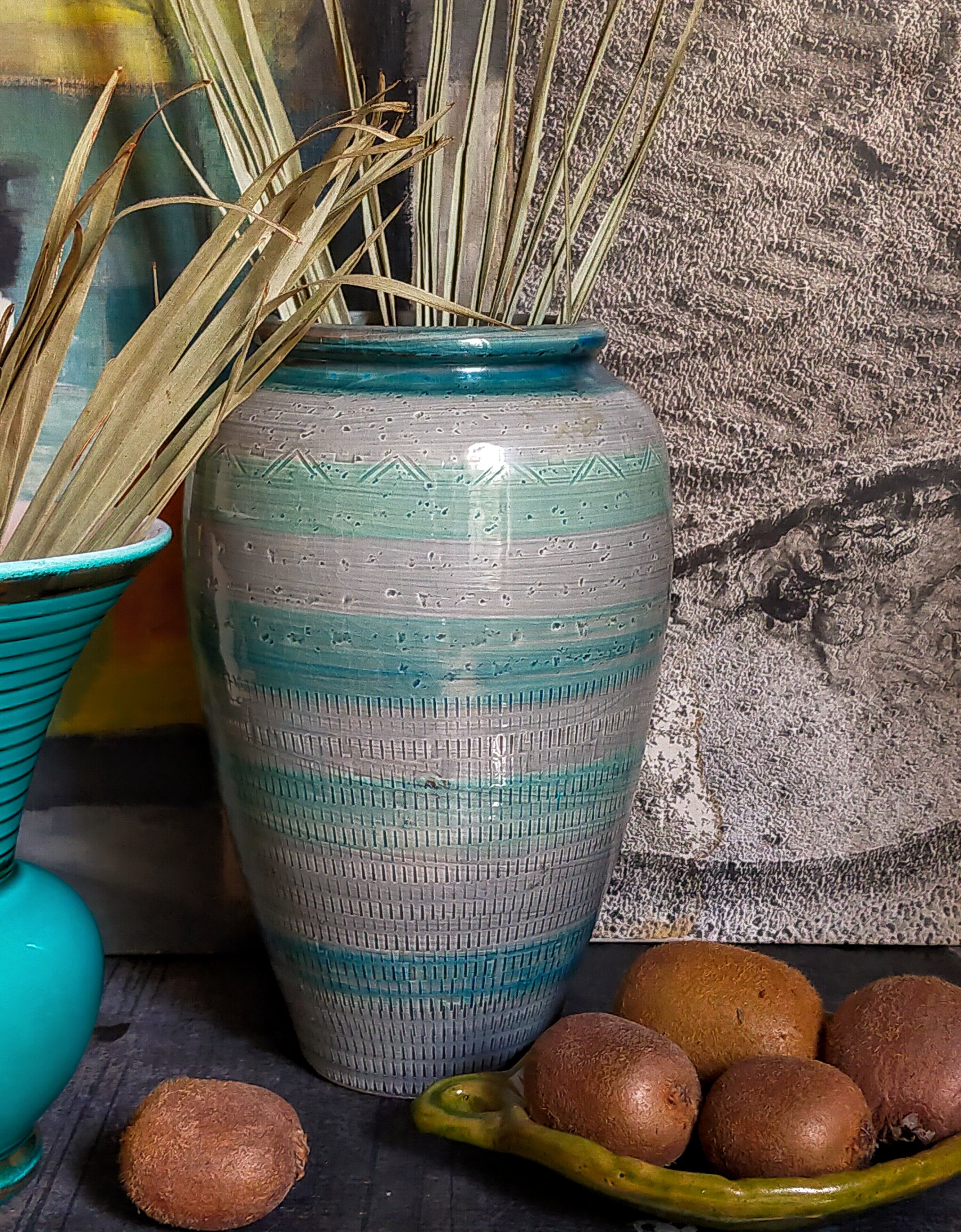 Ceramic vase scarified with gray-blue enamel