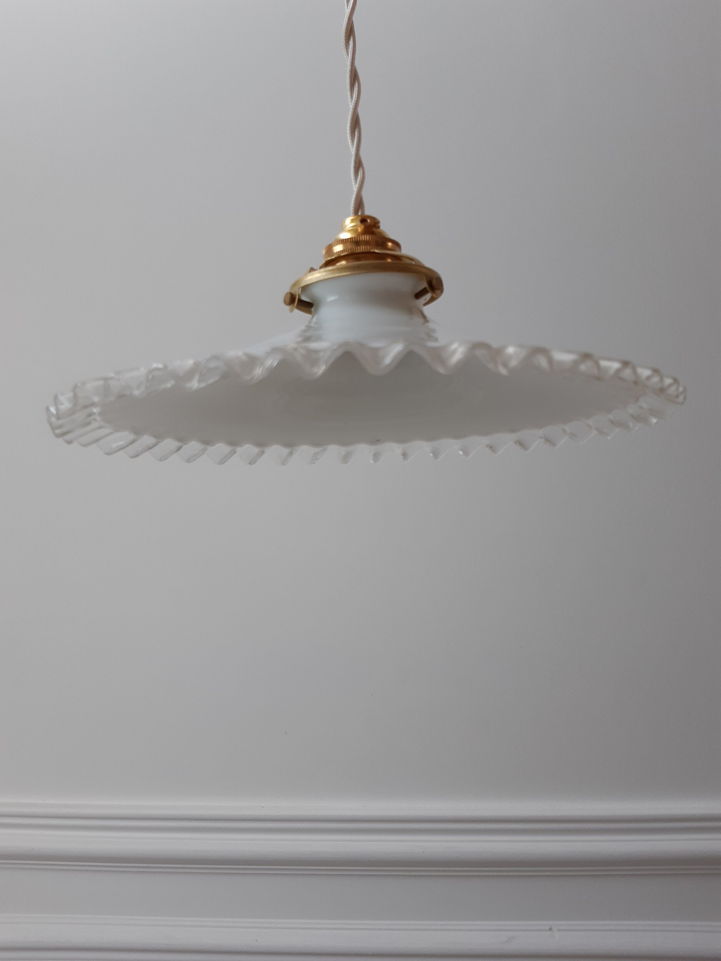 Suspension in white and transparent toothed opaline early twentieth century