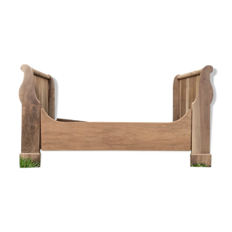 Lit ancien en bois brut