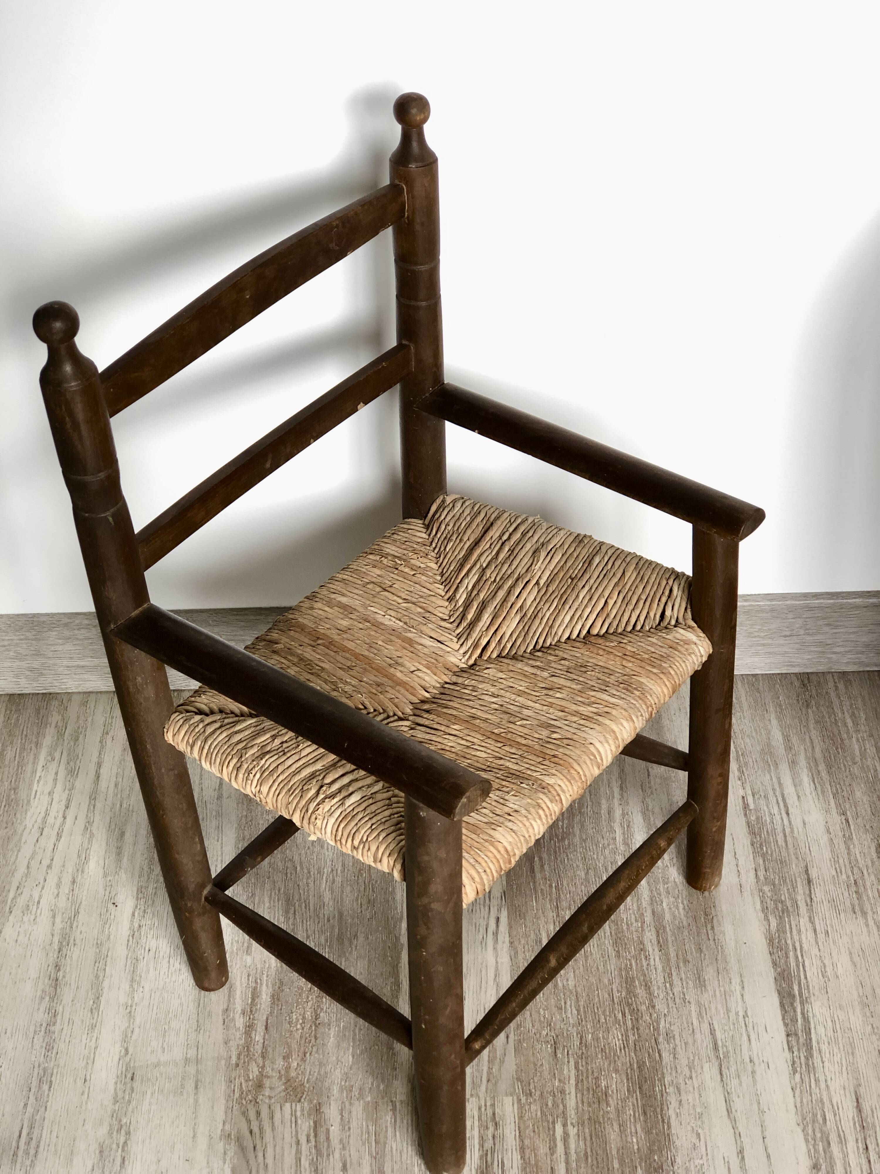 Children's armchair in beech wood and straw