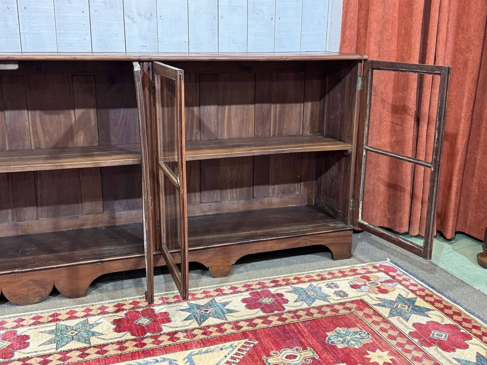 Enfilade with 6 original Indian mahogany doors from the 1950s.