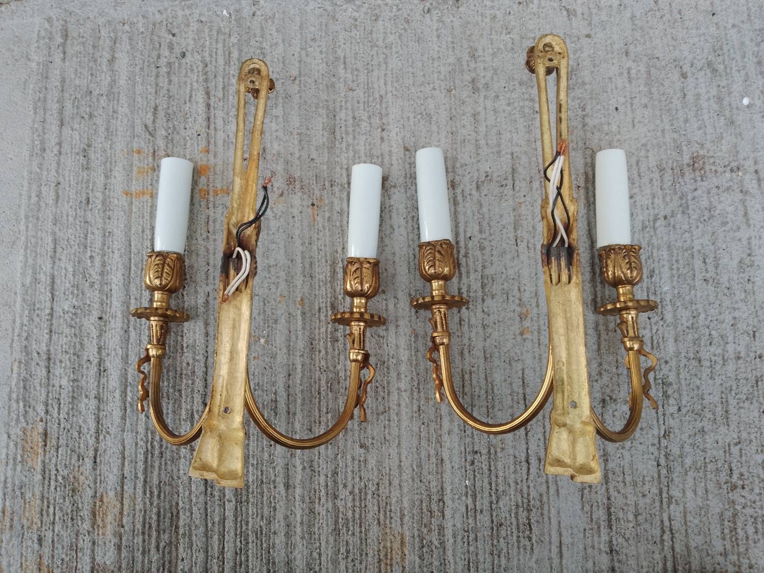 Pair of Louis XVI Style Bronze Wall Lights Forming Knots and Flowers