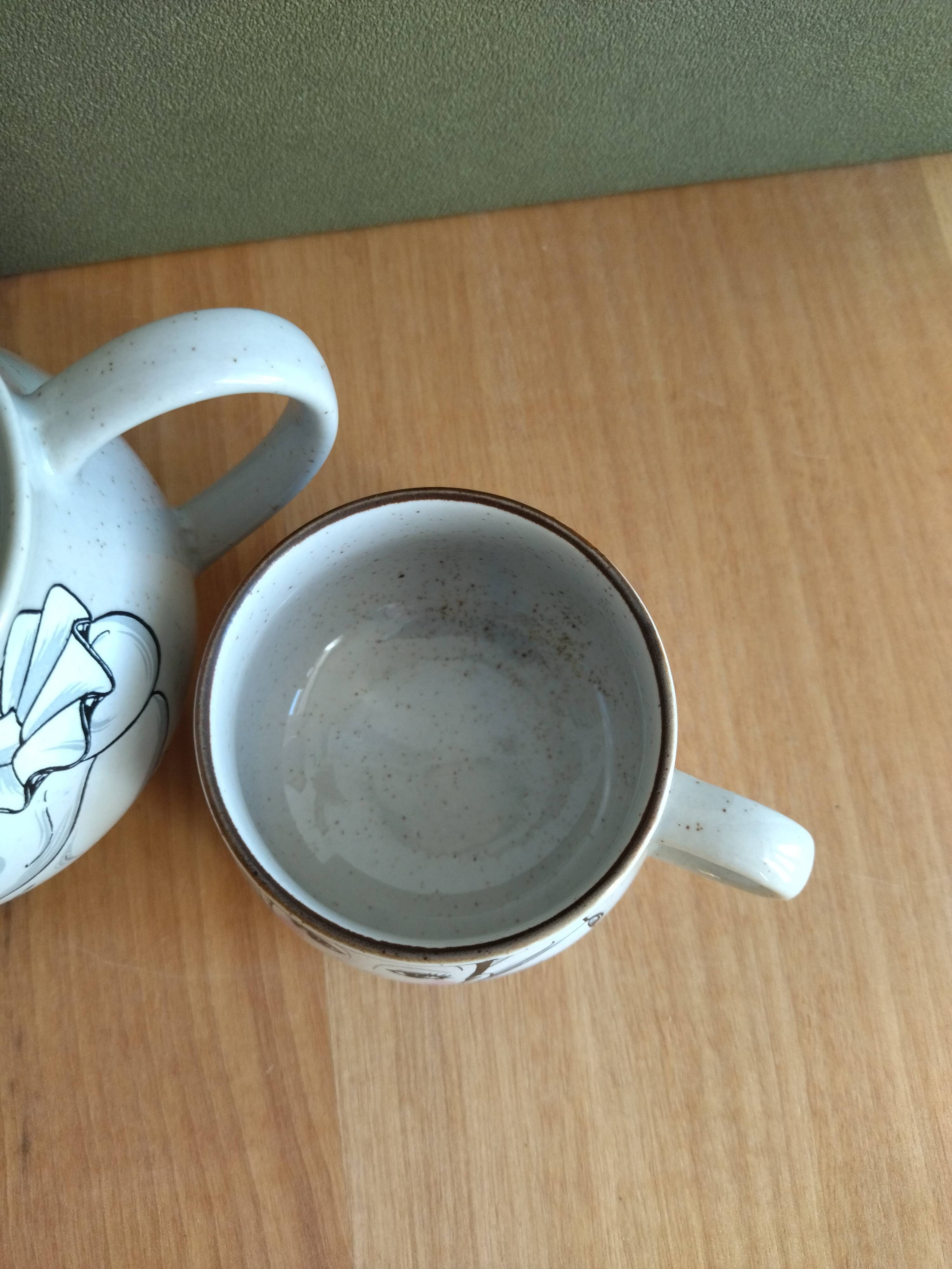 Teapot set and vintage pierrot cup