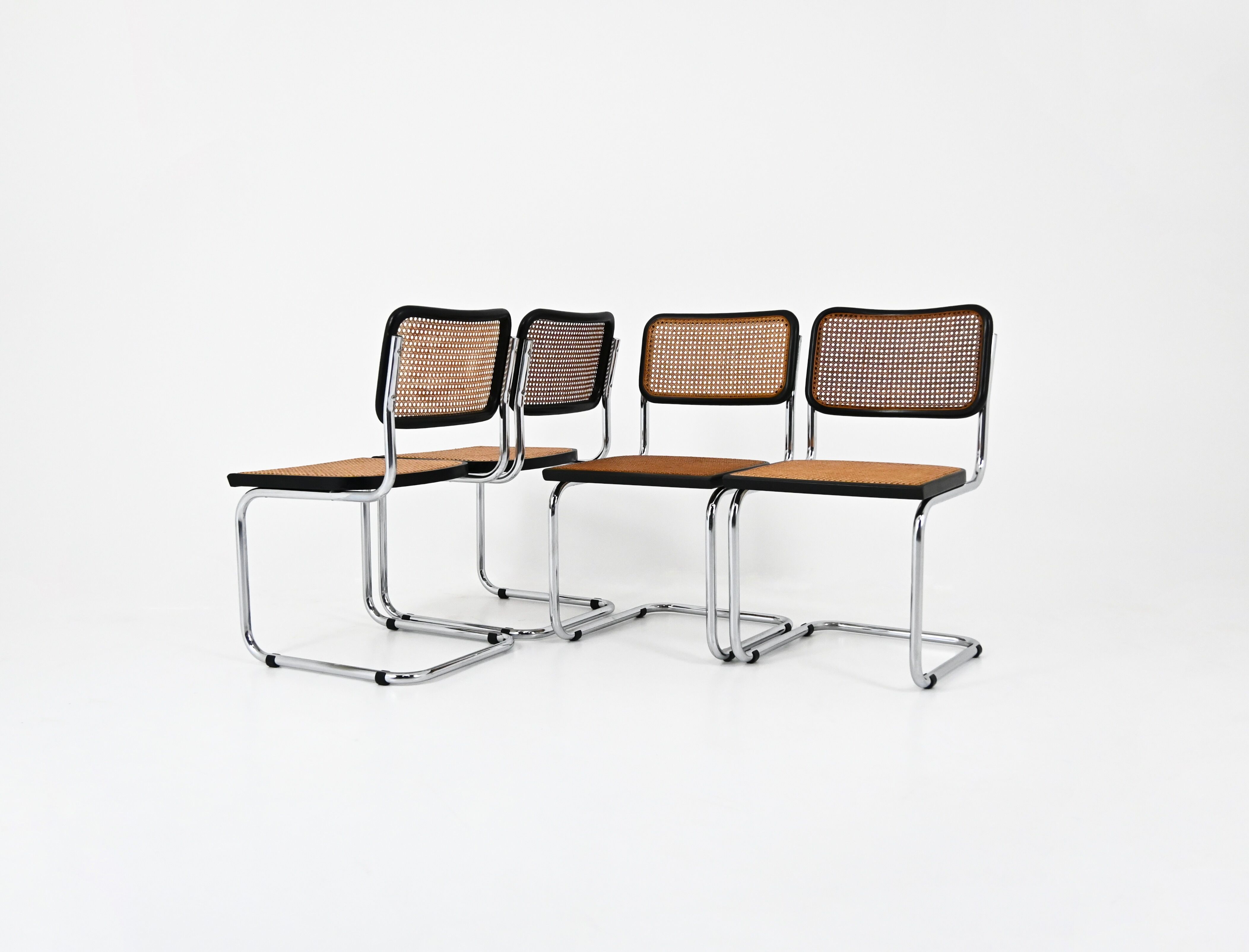 Ensemble de 4 chaises de salle à manger modèle B32 de Marcel Breuer