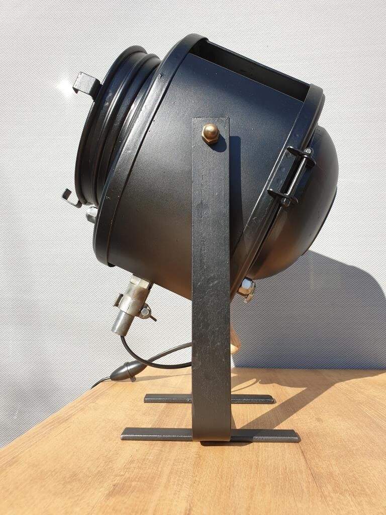 Black Cremer projector with wooden handle and pursuit