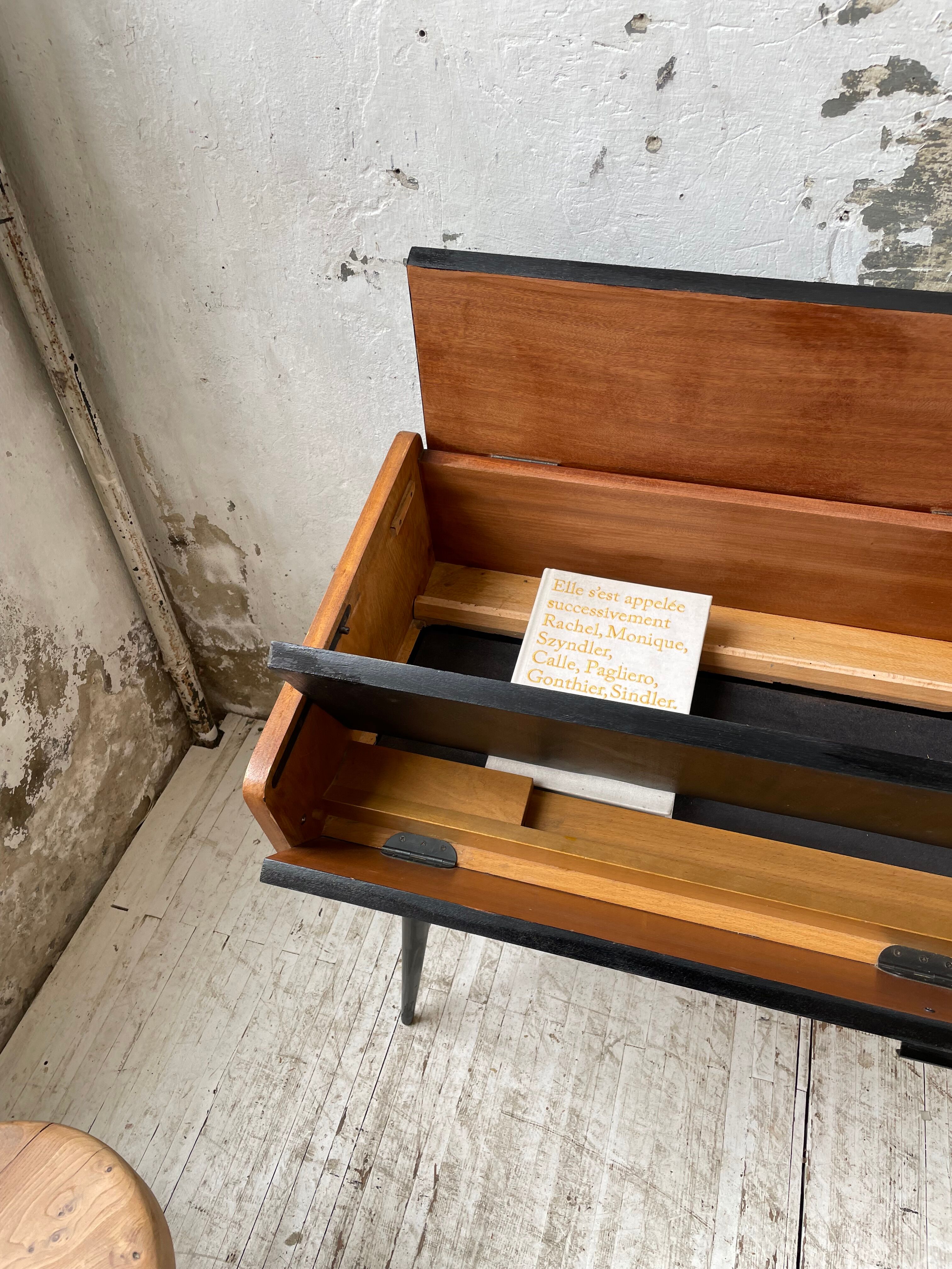 Console desktop feet compass 60s