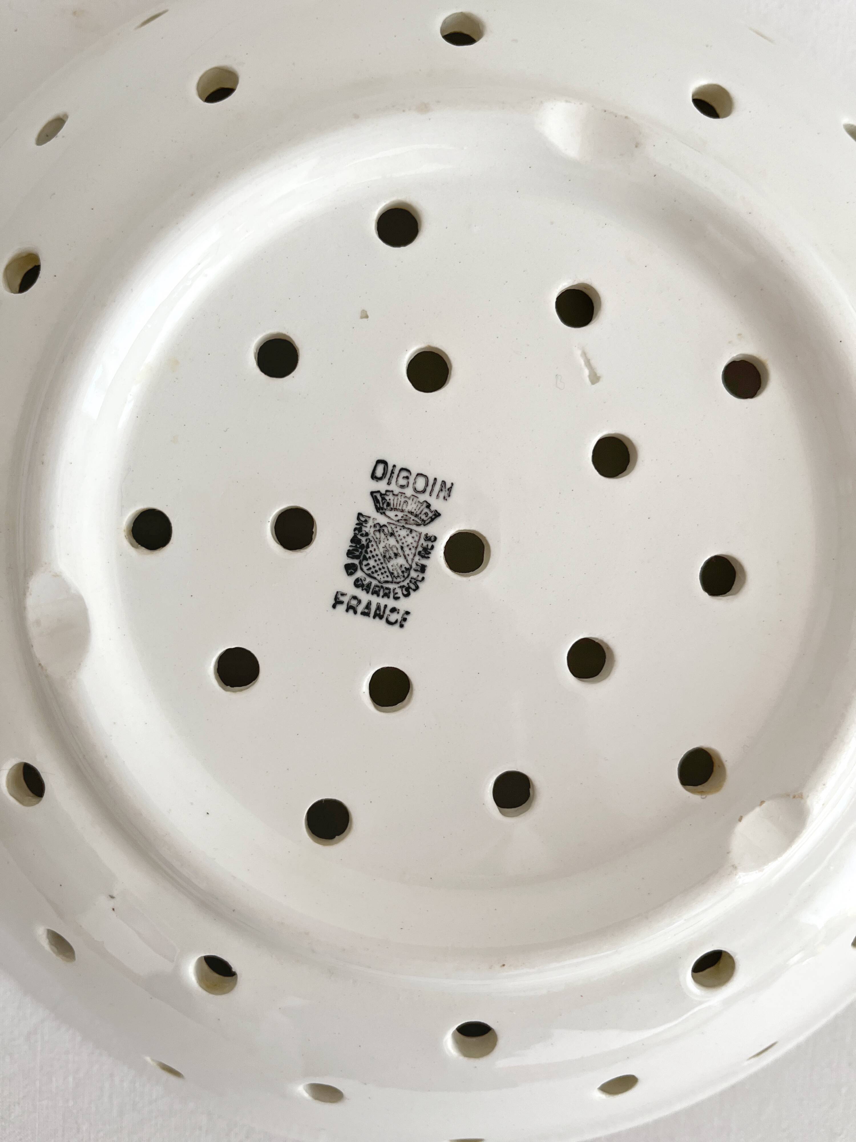 Earthenware drainer plate Digoin Sarreguemines