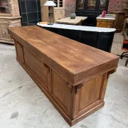 Oak counter from the early 20th century.