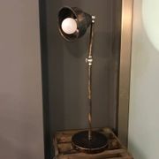 Lampe de bureau réglable en métal avec bras d'équilibre