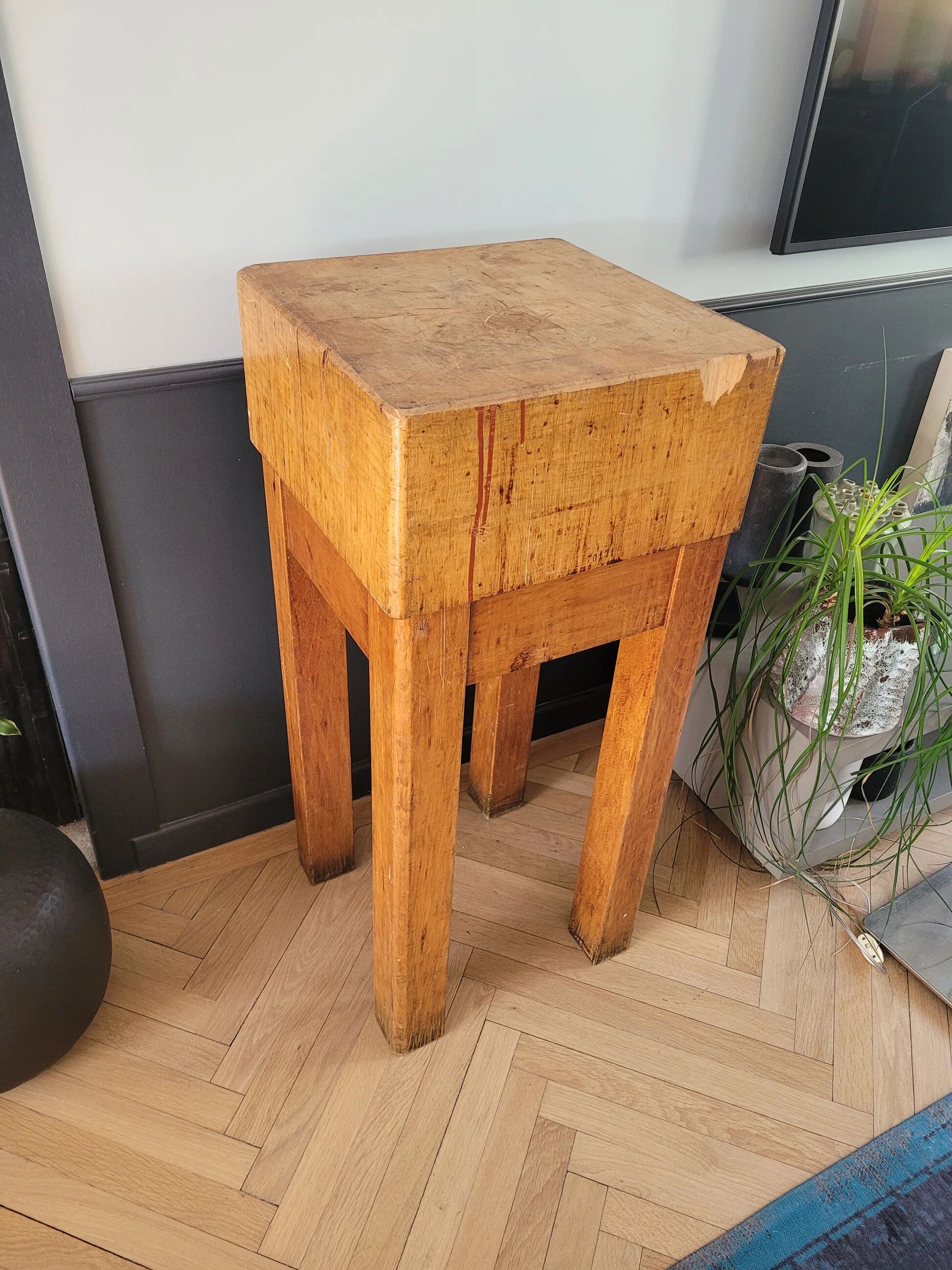 Authentic butcher's block on legs - End grain wood