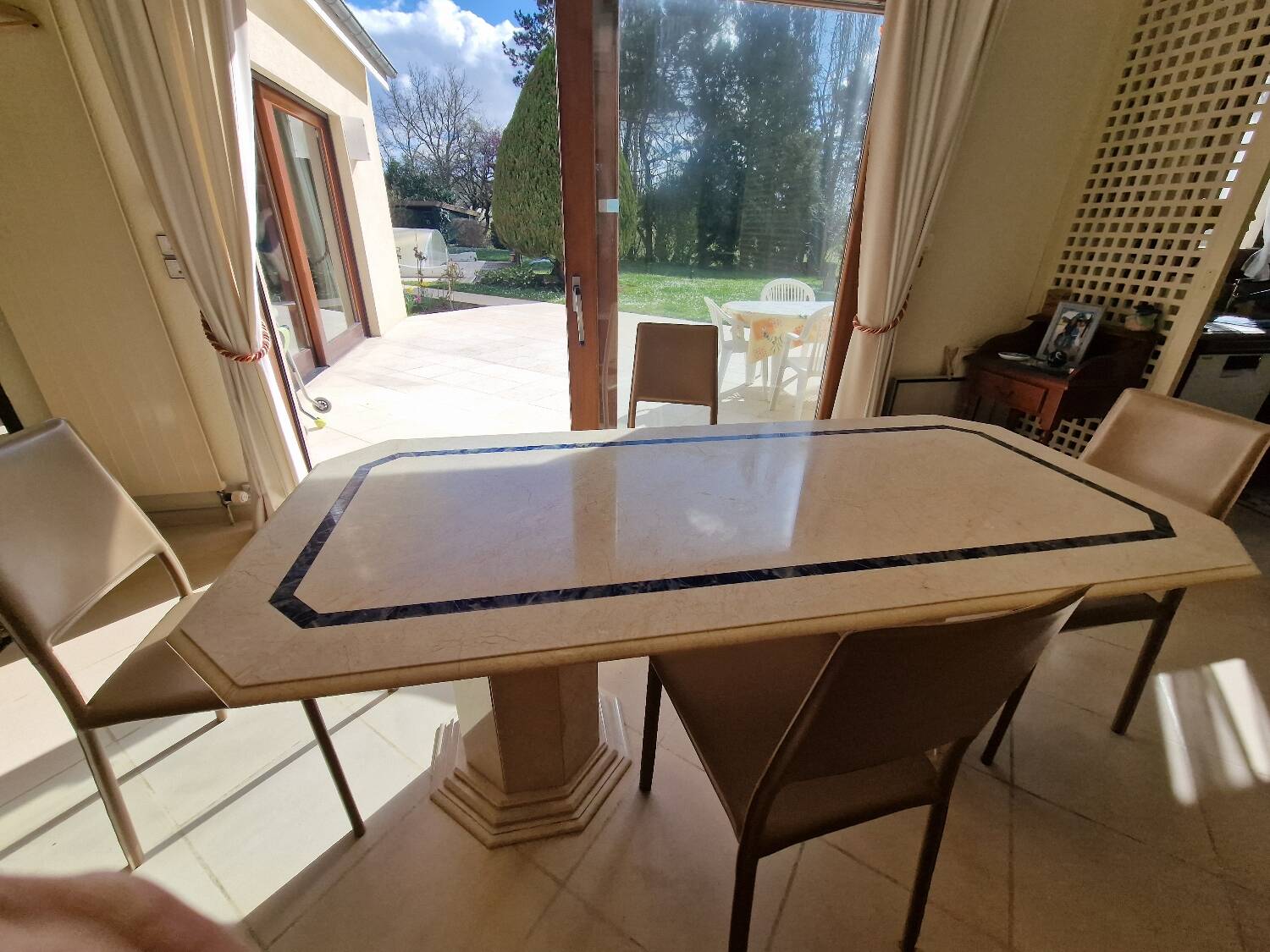 Marble dining table for 6 people.