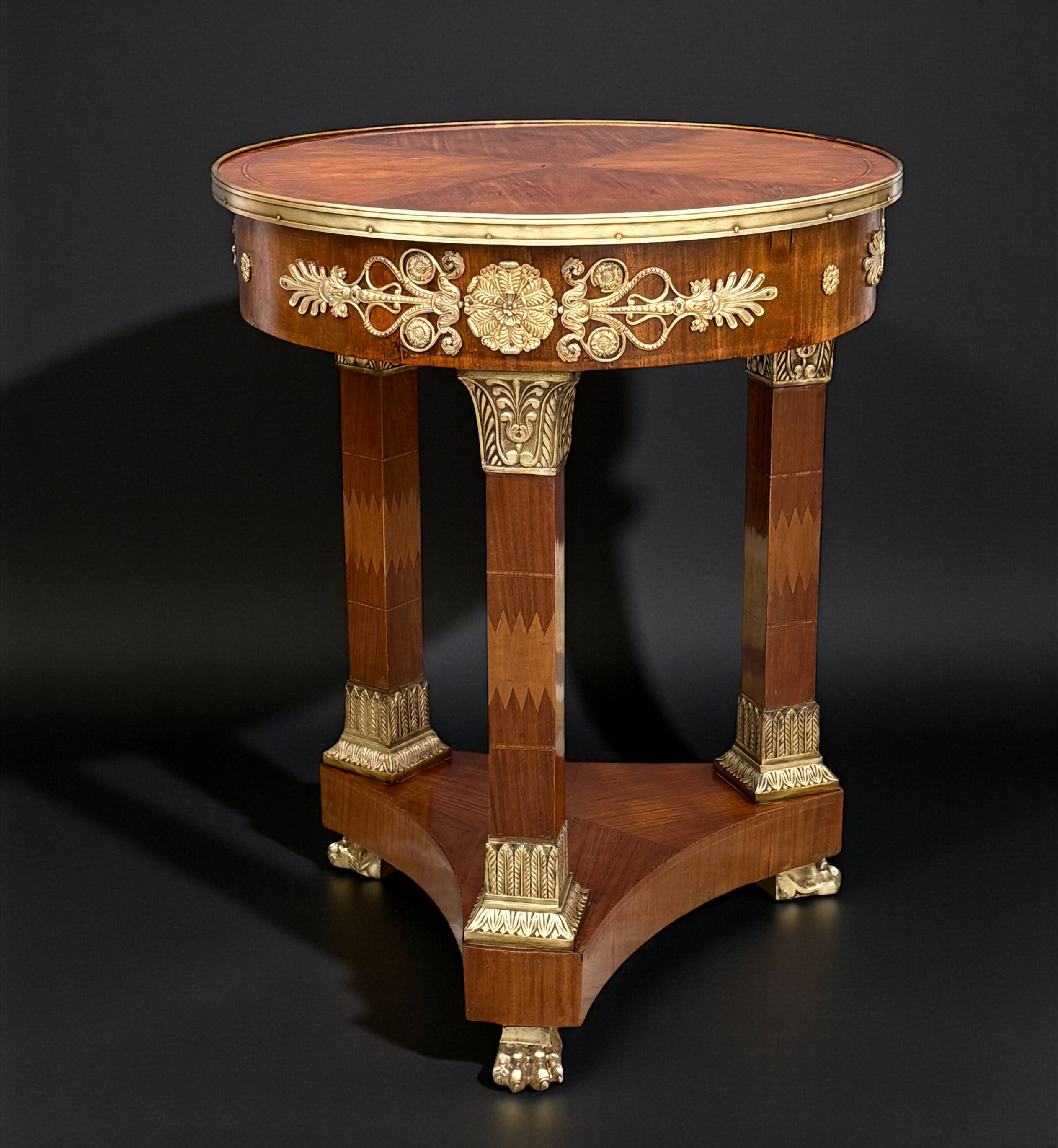 Circular gueridon empire of the 19th century in marquetry ornamented with gilt bronze