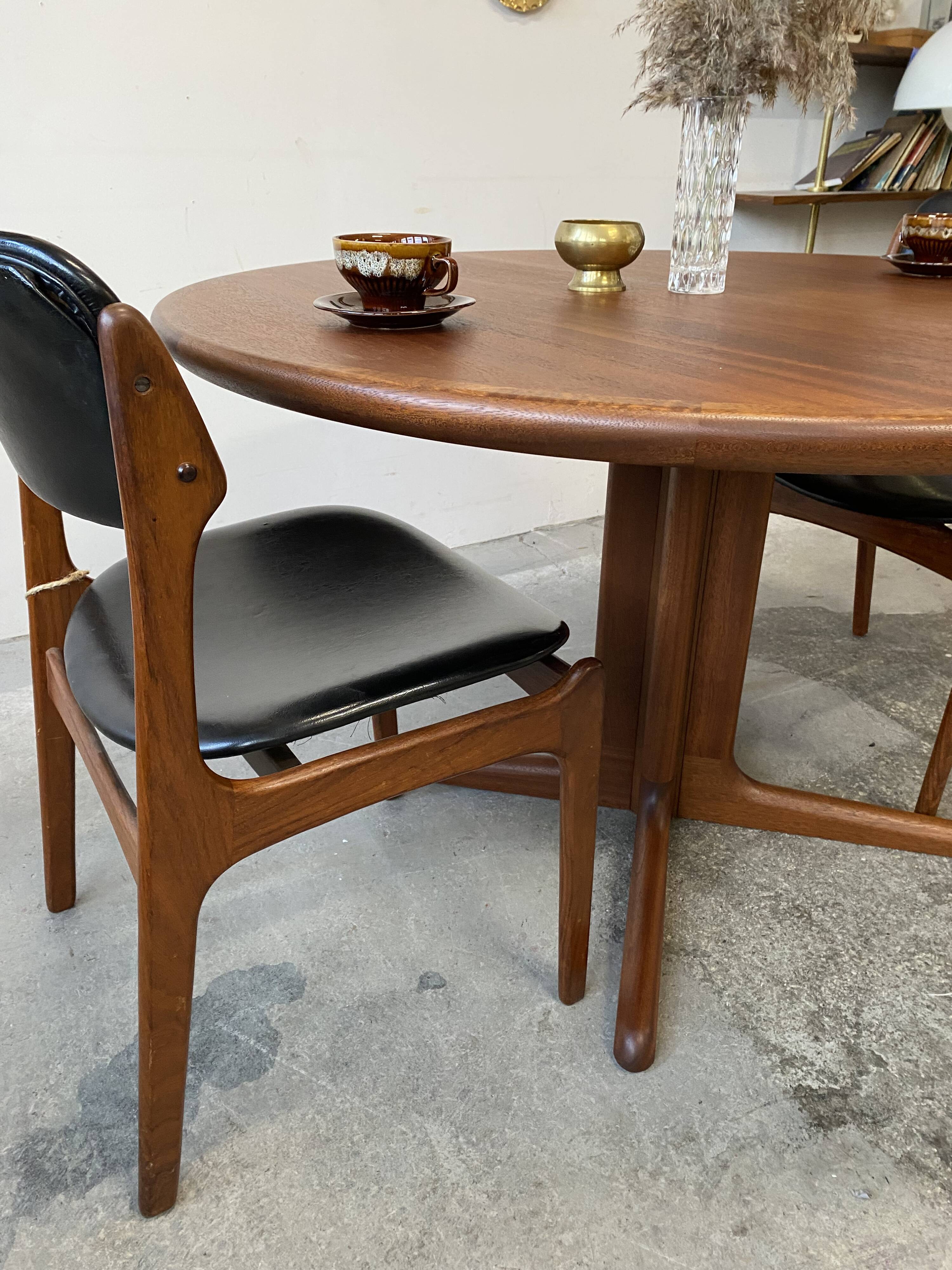 Round Extendable Table, Denmark 1960s/1970s, Mid-C, Vintage