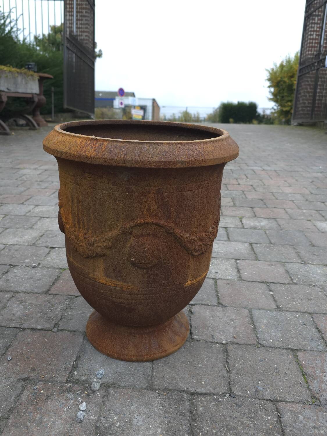 Vase anduse en fonte