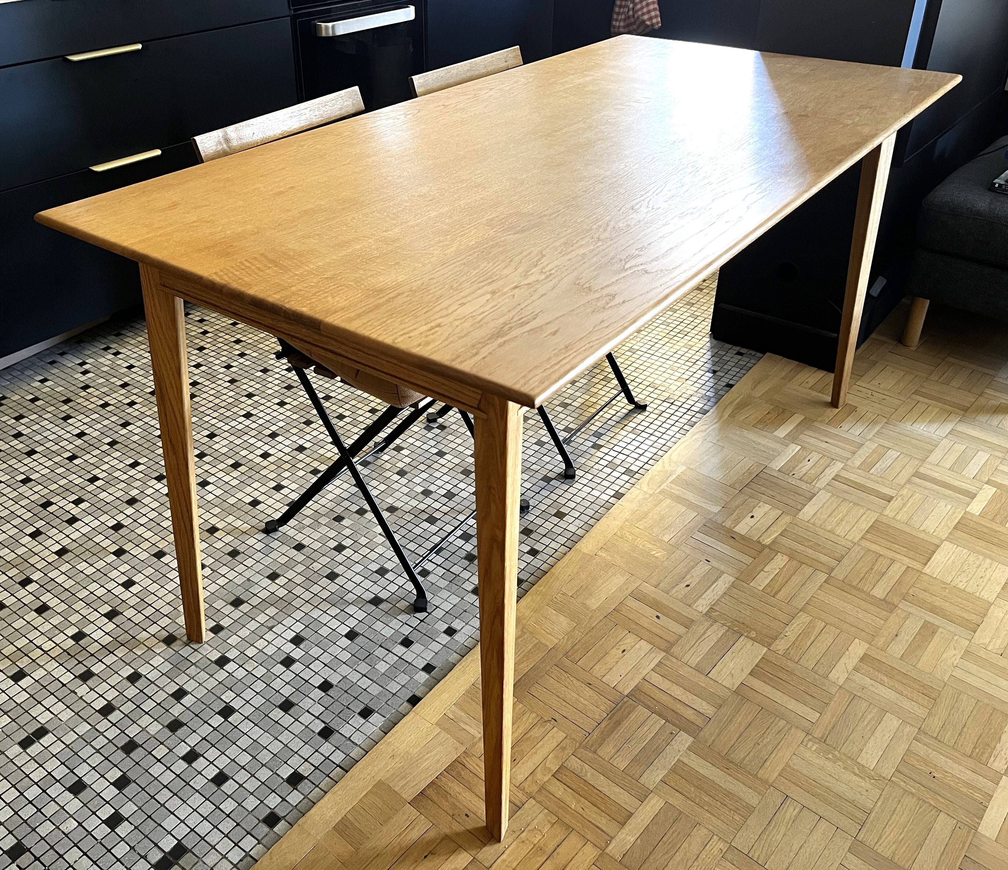 Table à manger sur-mesure en chêne massif — style scandinave - ébéniste