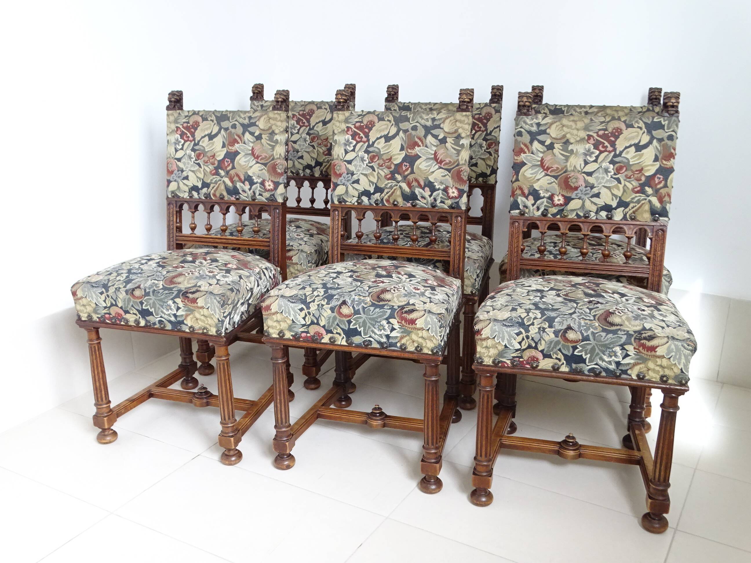 Series of 6 Renaissance style chairs in walnut wood
