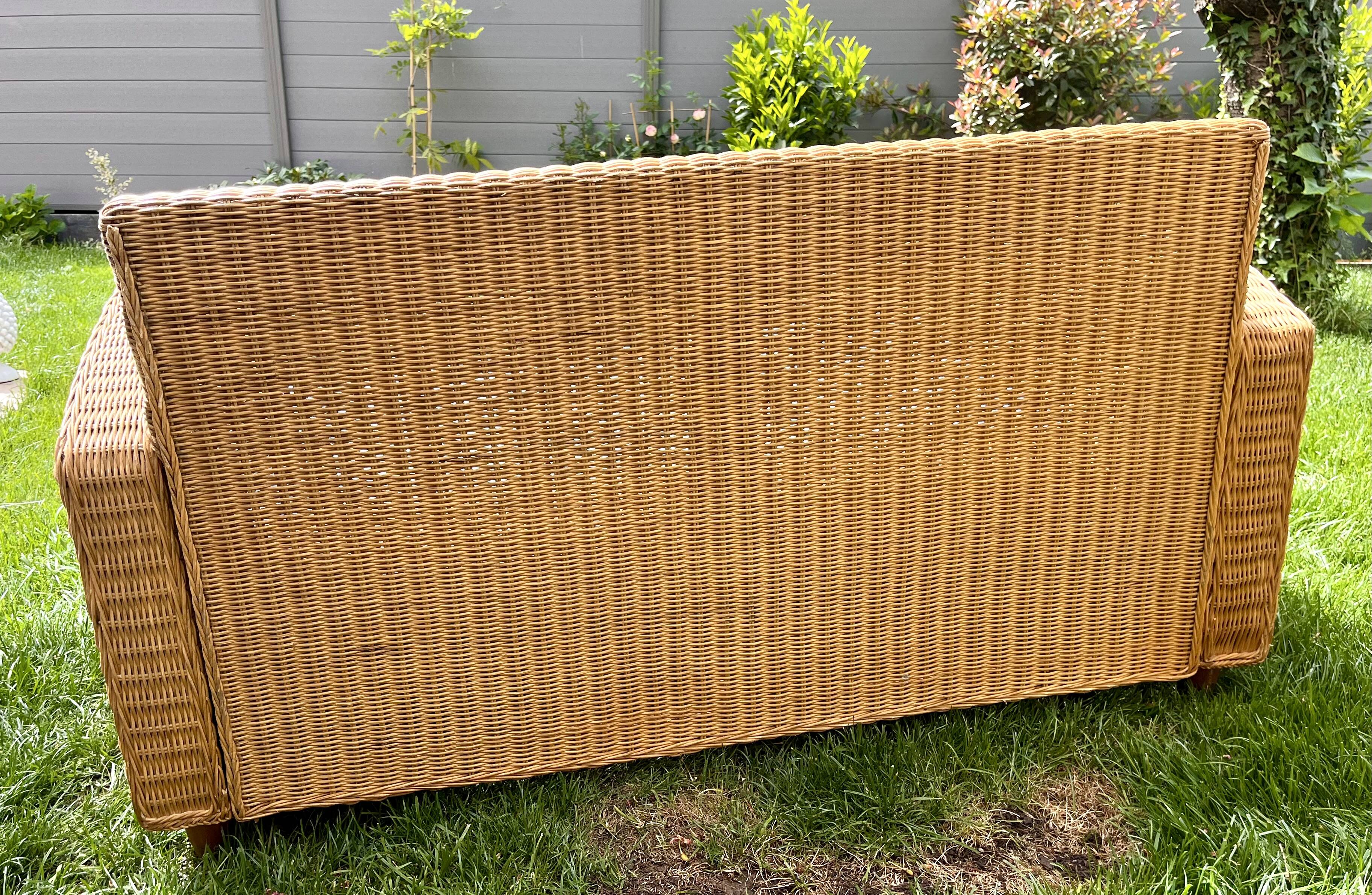 Rattan/wicker bench