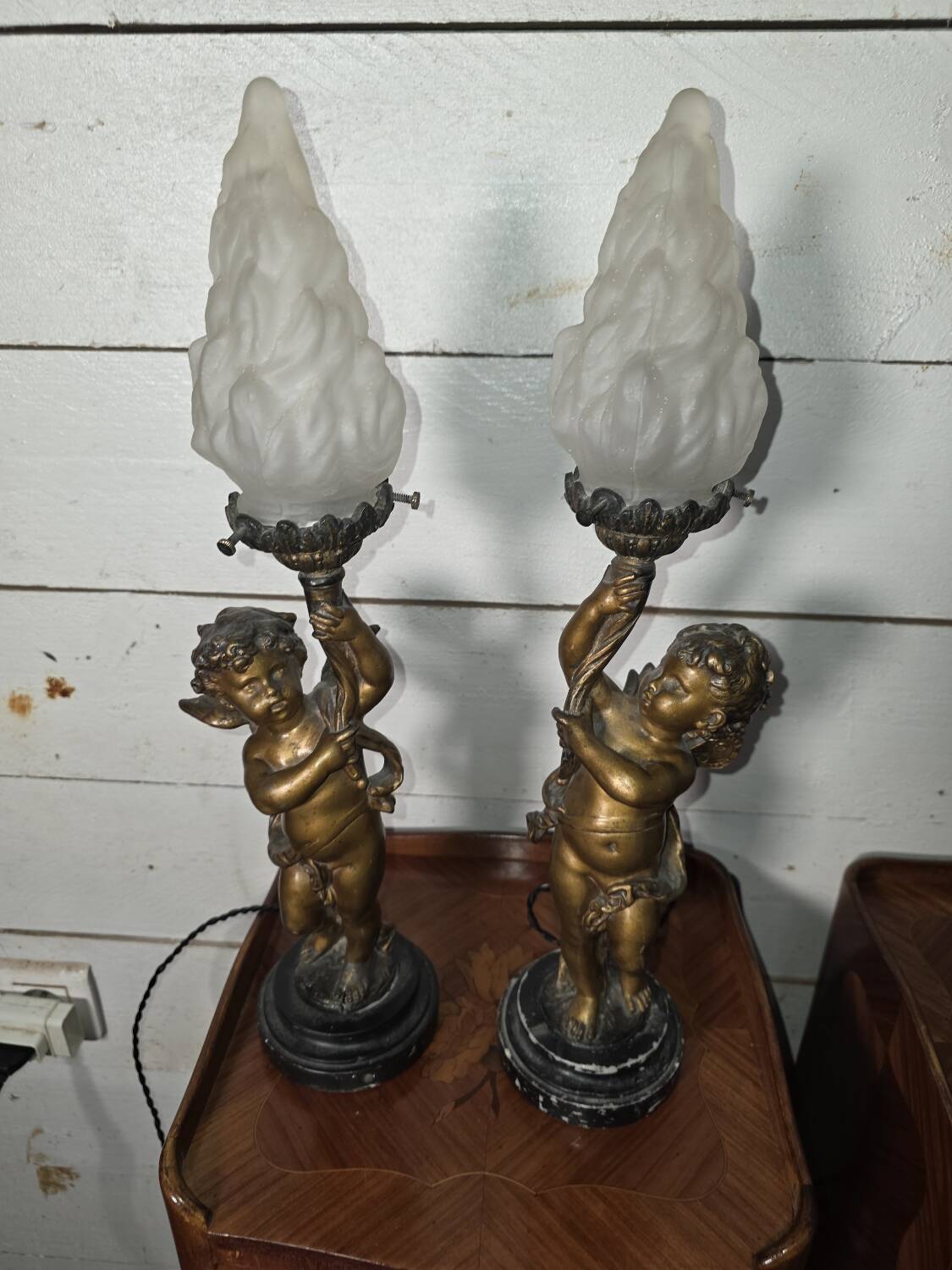 Pair of putti angel lamps from the 19th century.