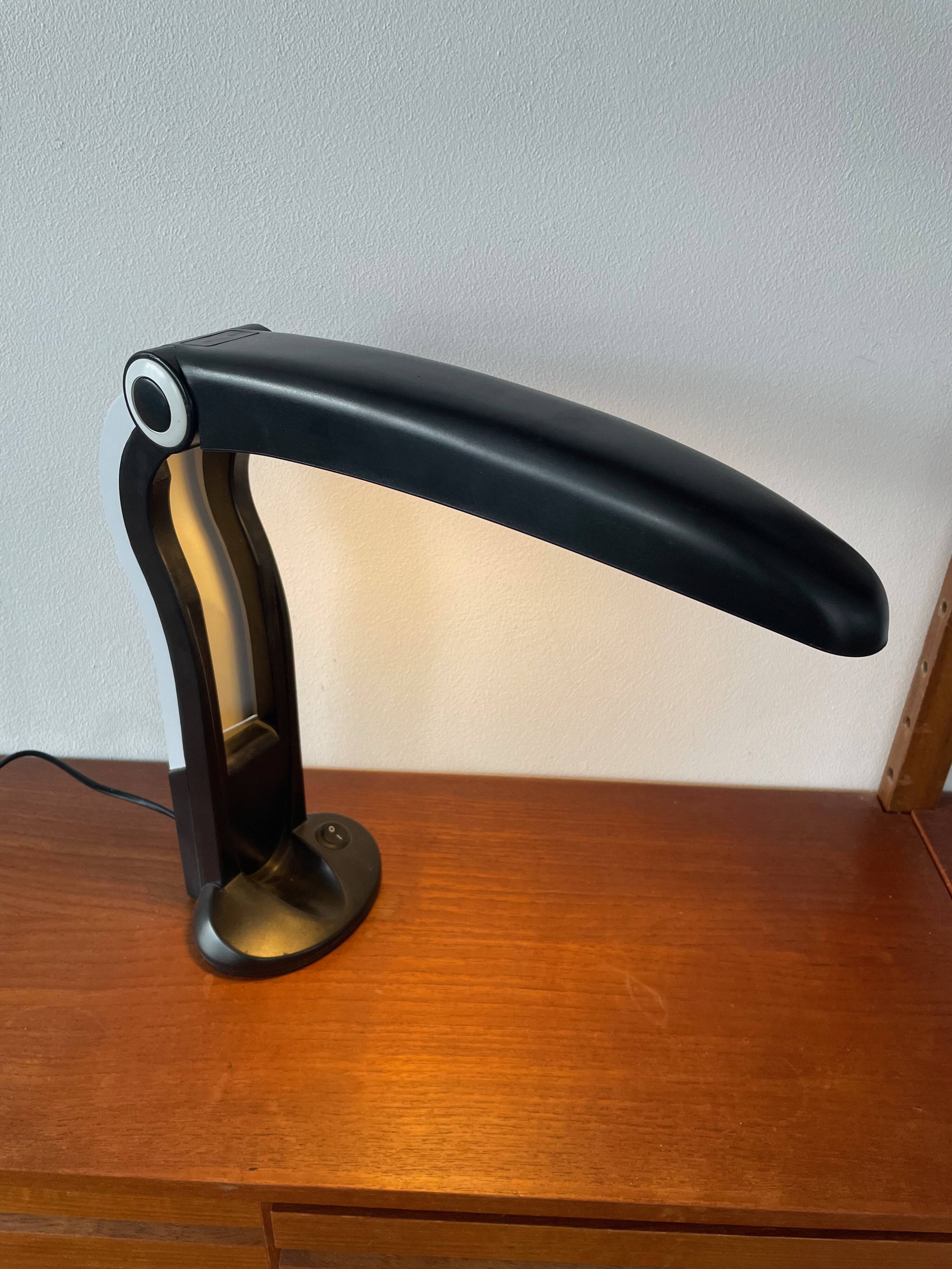 Luminaire Toucan en noir et blanc HT Huang Design